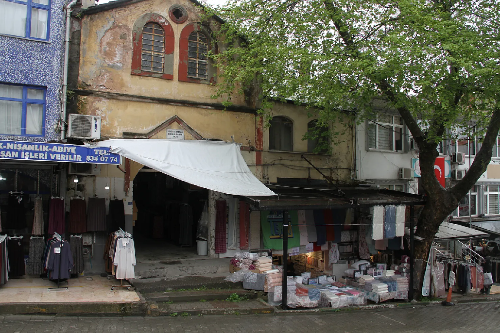 200 yıllık bedesten zamana direniyor