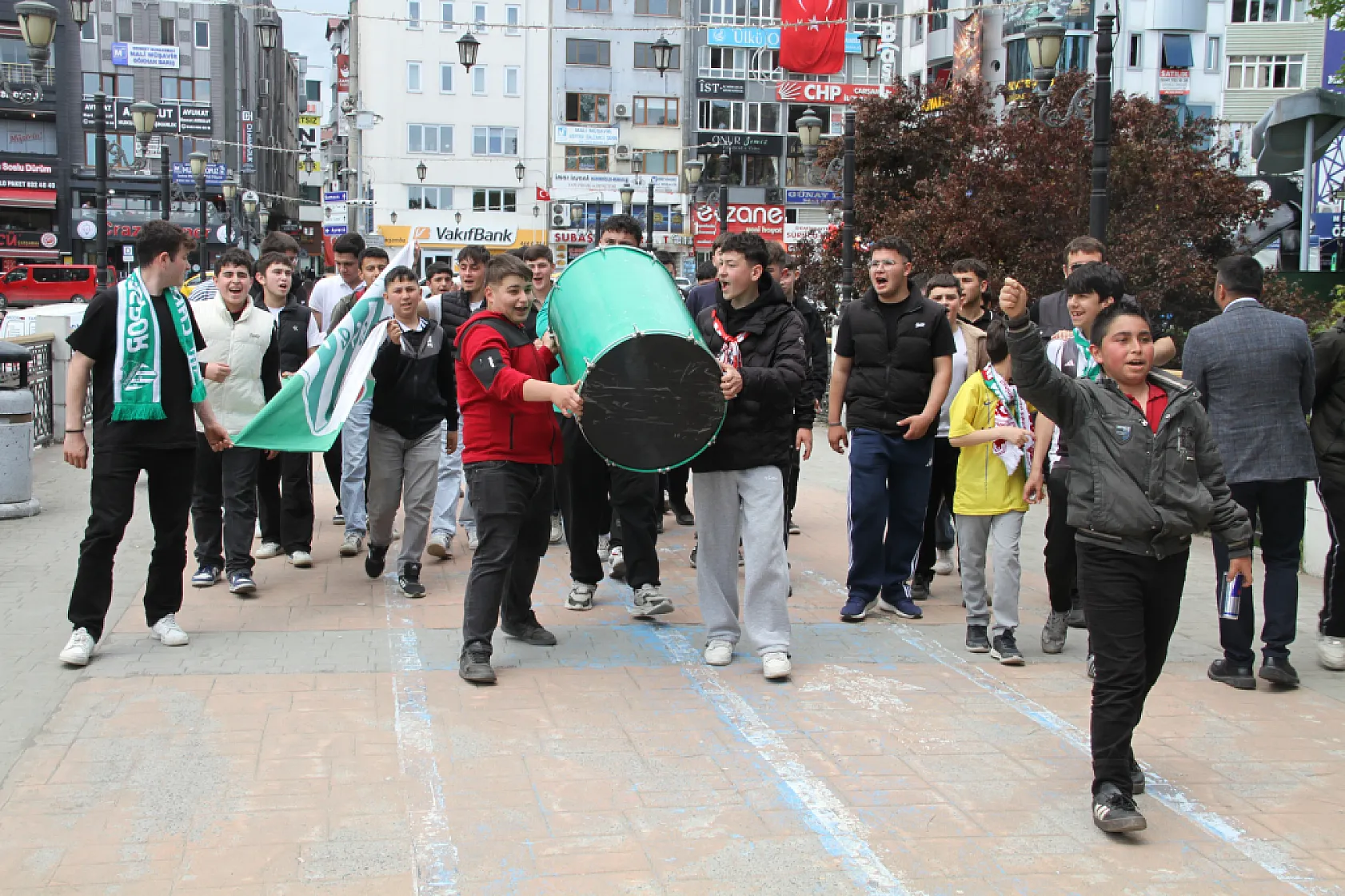Çarşamba'nın gençleri sokaklara döküldü