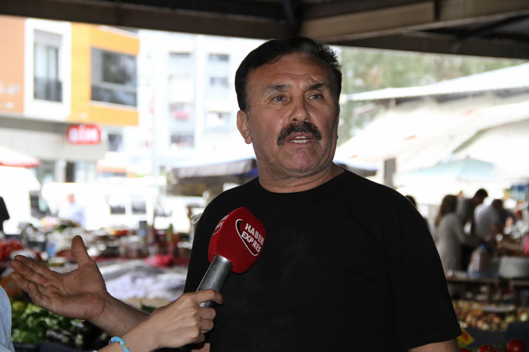 Çarşamba pazarında fiyatlar vatandaşı ikiye böldü