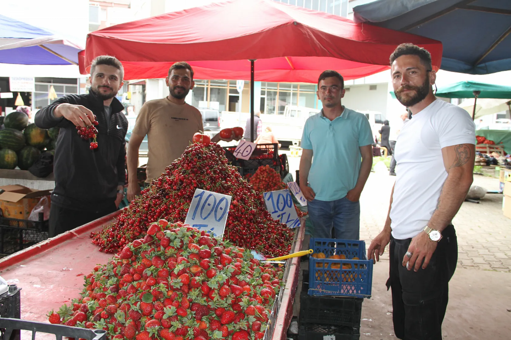 Çarşamba pazarında fiyatlar vatandaşı ikiye böldü
