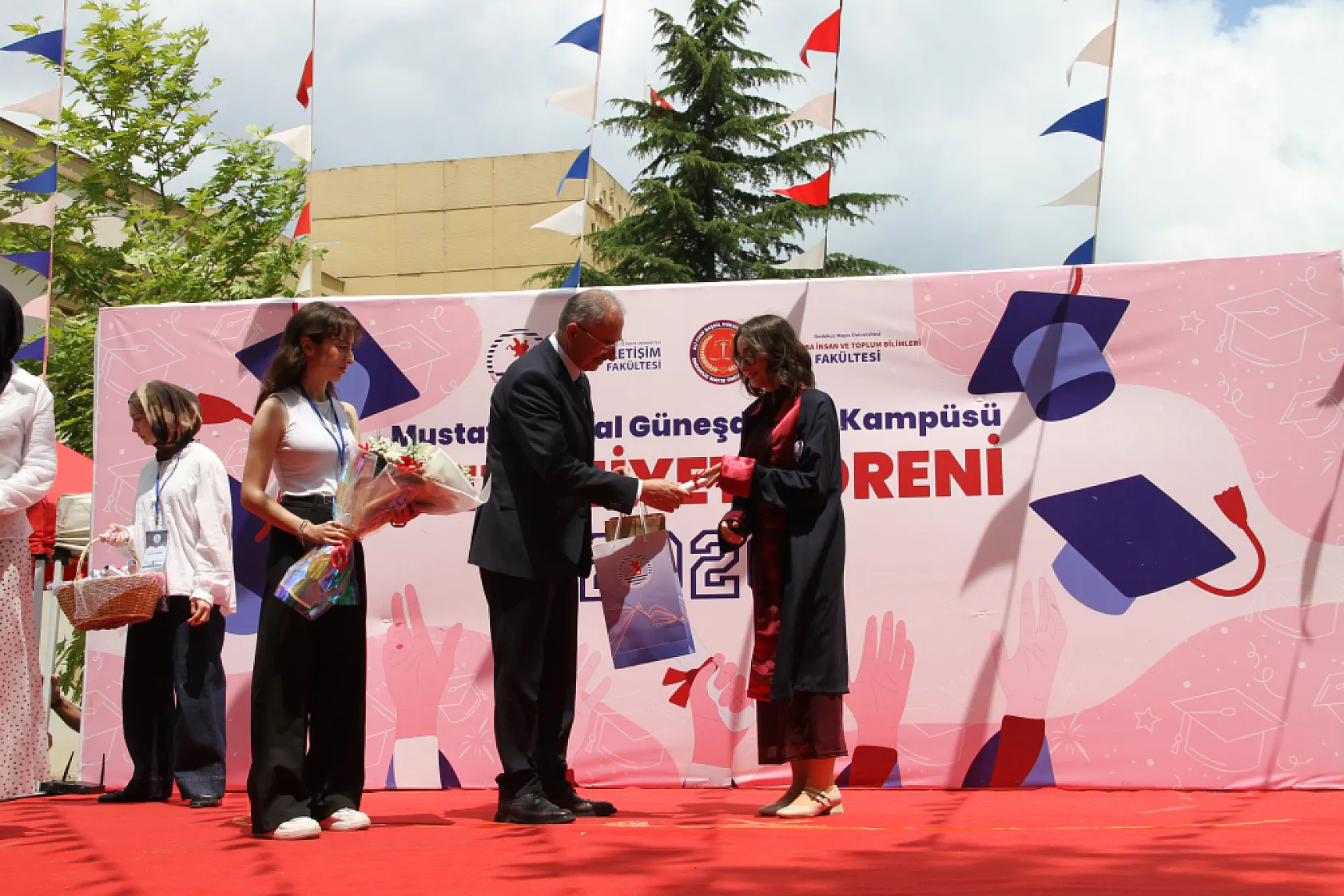 OMÜ'de 2025-2026 Akademik Yılı Mezuniyet Töreni Gerçekleştirildi