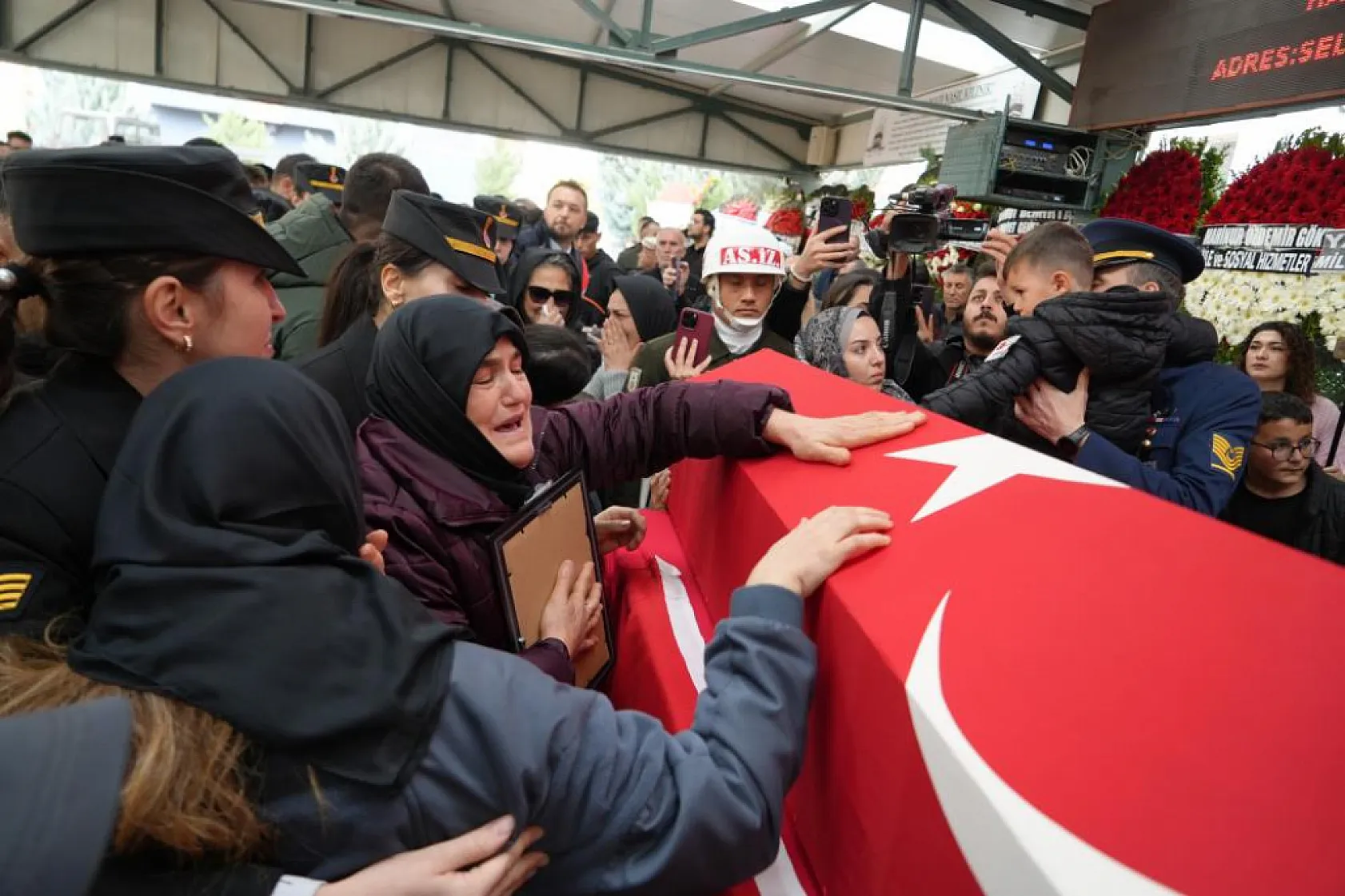 Türkiye şehitlerini uğurladı