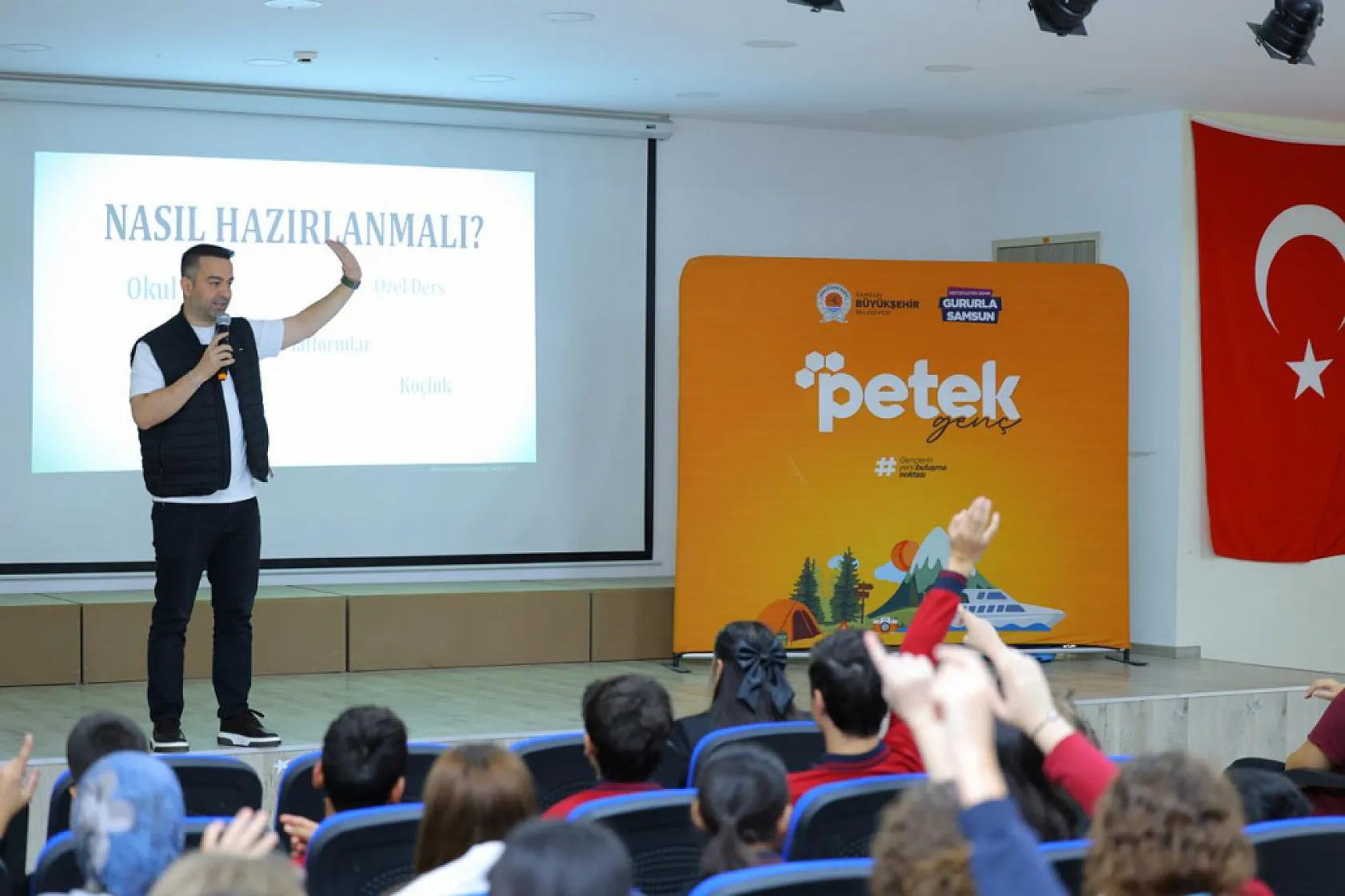 Petek Genç Lgs Yolculuğu Ve Petek Genç Kariyer Buluşmaları programları Başladı