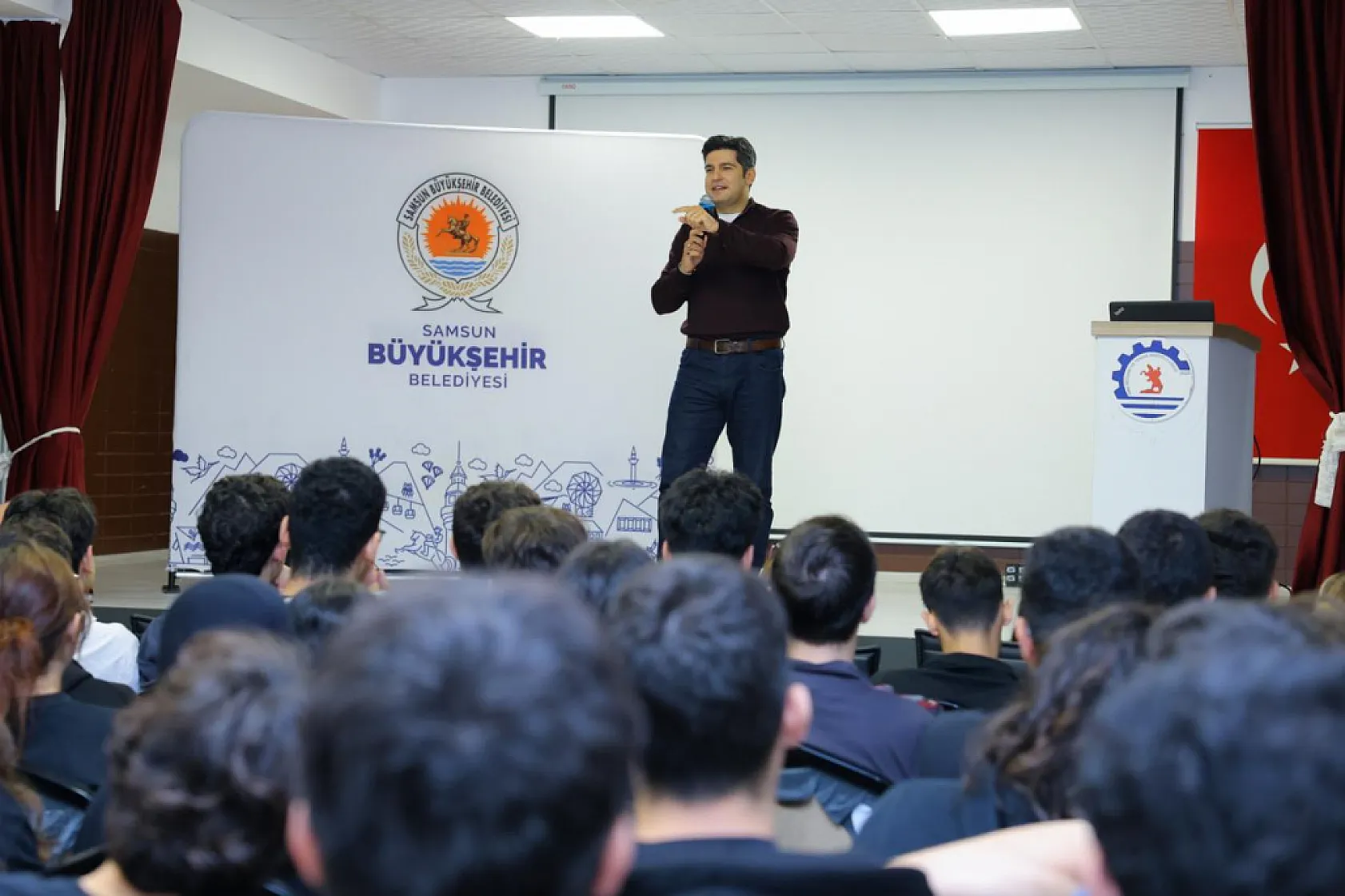 Petek Genç Lgs Yolculuğu Ve Petek Genç Kariyer Buluşmaları programları Başladı