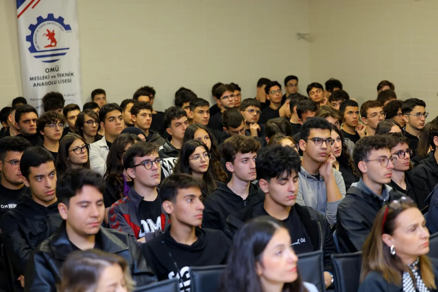 Petek Genç Lgs Yolculuğu Ve Petek Genç Kariyer Buluşmaları programları Başladı