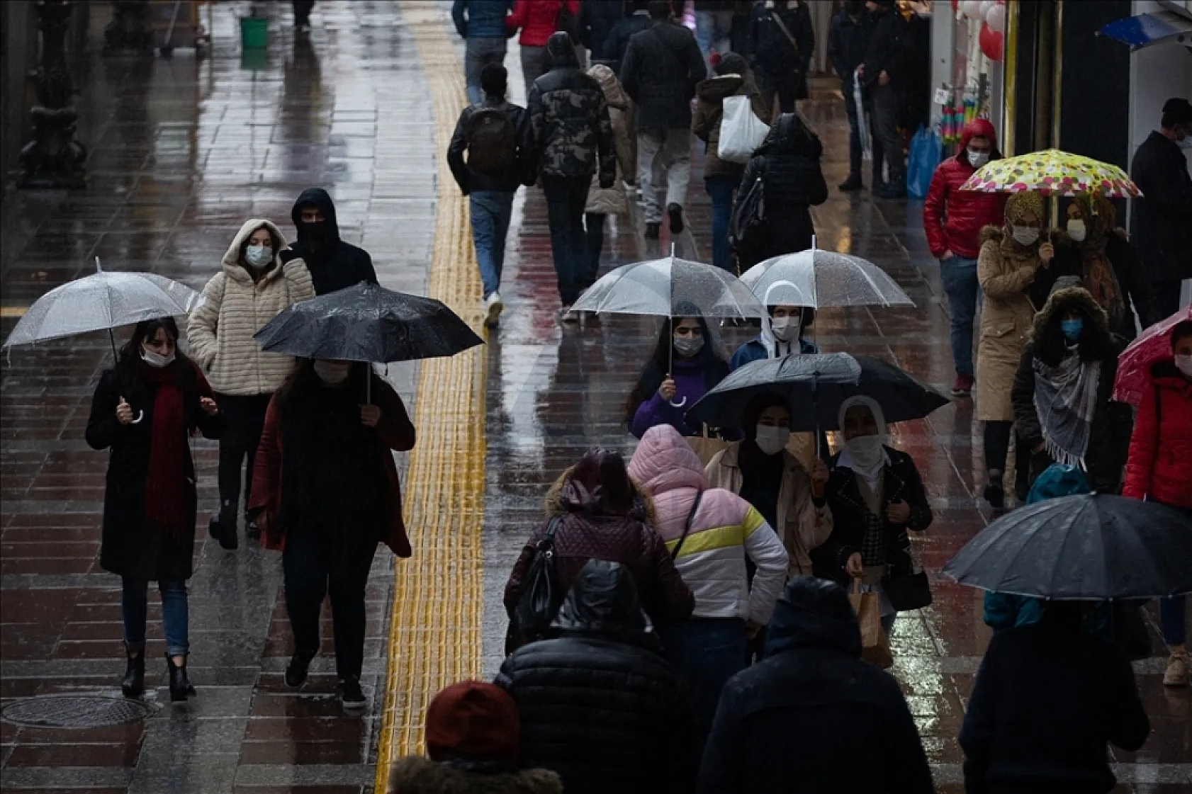 31 İl İçin Sarı Alarm Verildi: Kuvvetli Yağış ve Fırtına Kapıda! Hangi İller Risk Altında?