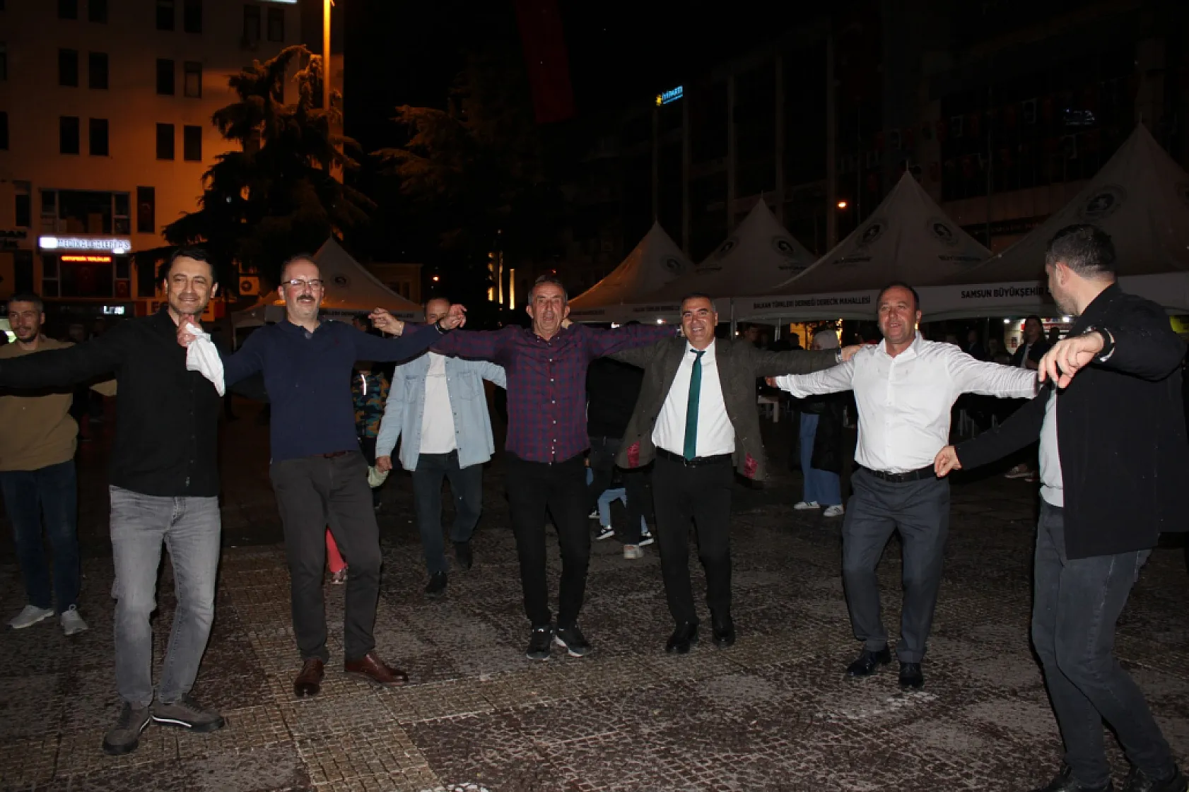 Yöresel Tatlar, Halaylar : Samsun'da Balkan Rüzgarı Esti!