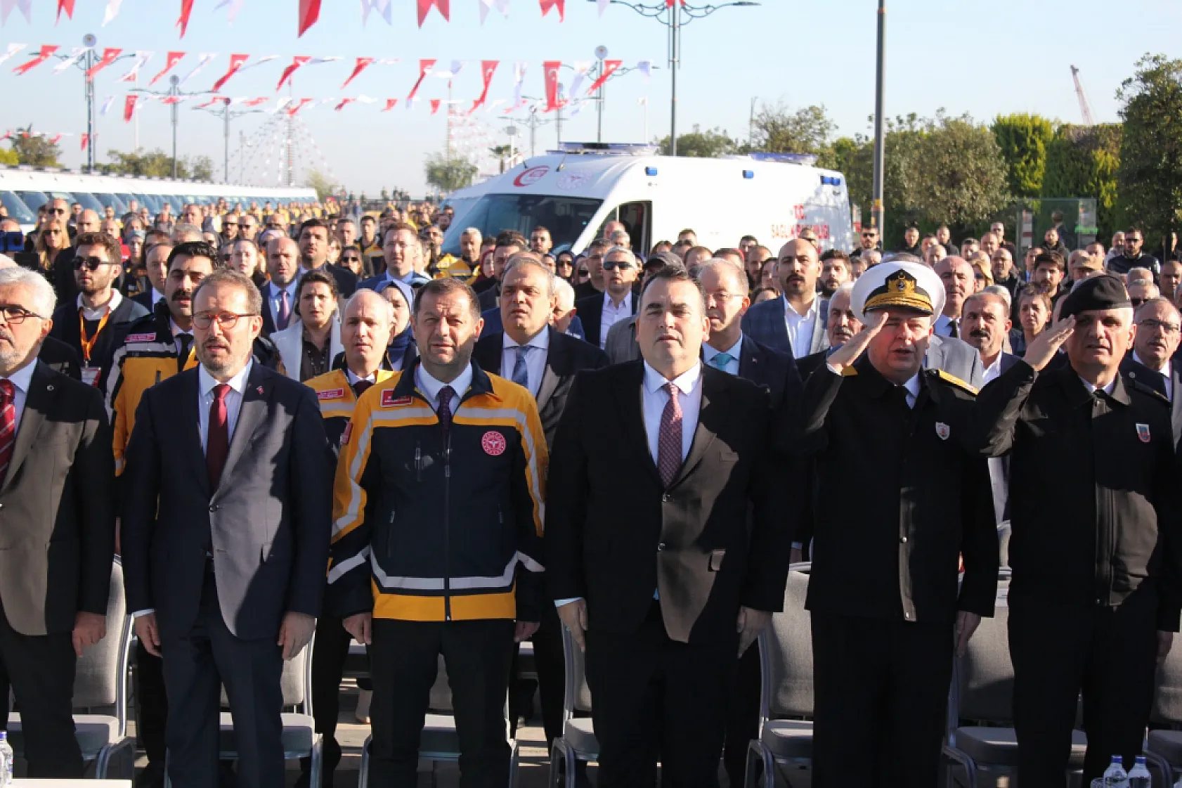 Türkiye'de Bir İlk: 100 Ambulans Aynı Anda Hizmete Girdi