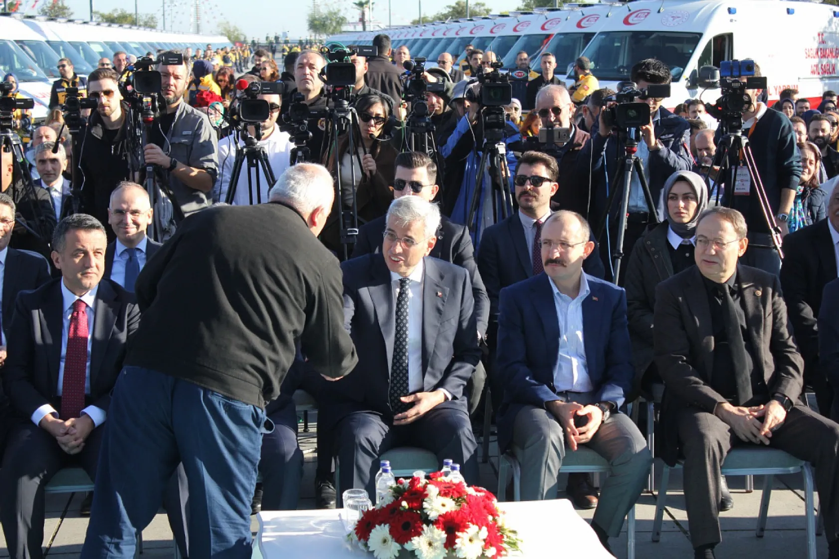 Türkiye'de Bir İlk: 100 Ambulans Aynı Anda Hizmete Girdi