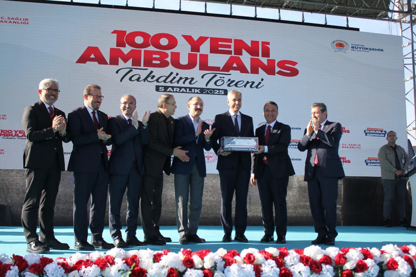 Türkiye'de Bir İlk: 100 Ambulans Aynı Anda Hizmete Girdi