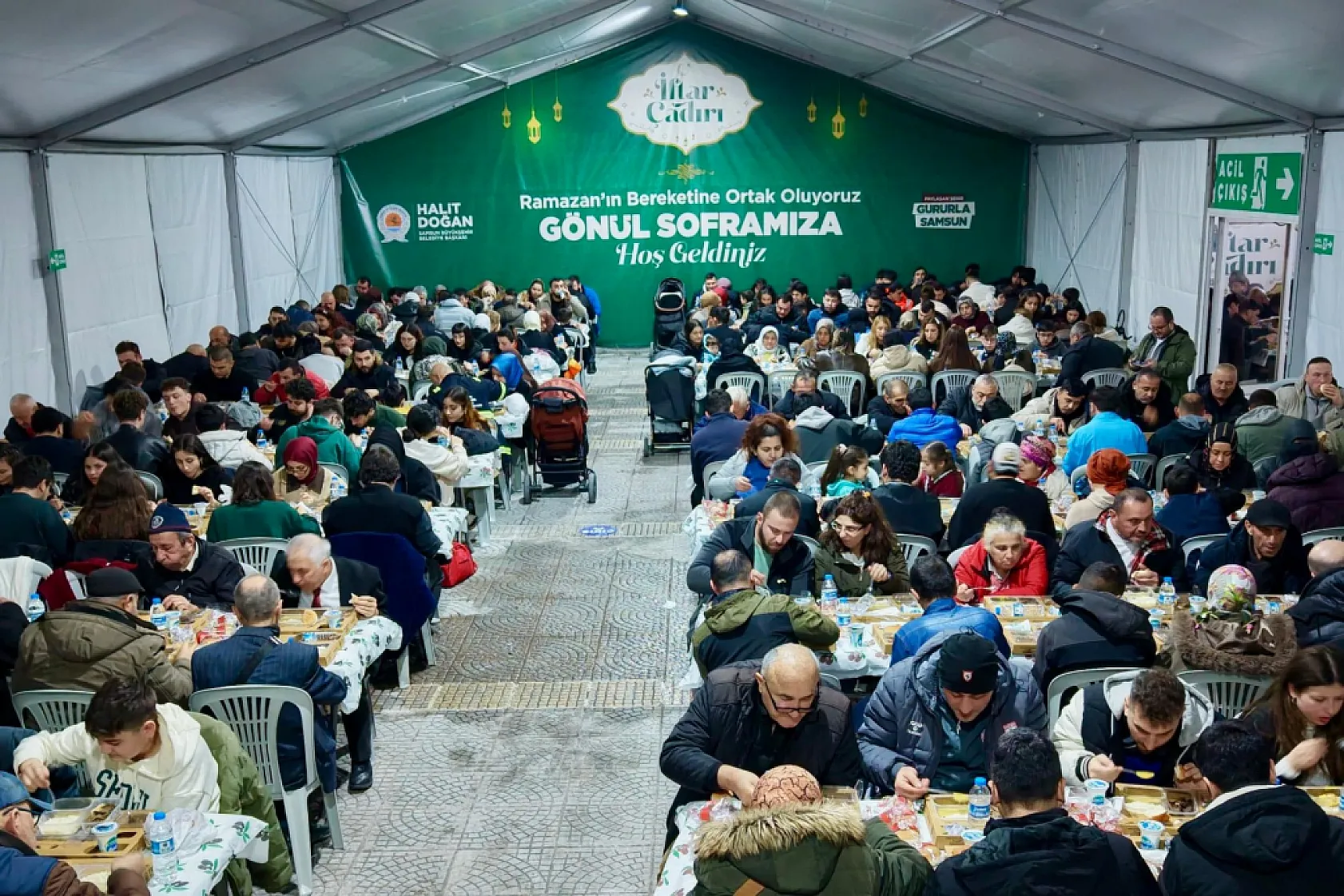 Samsun Büyükşehir Belediyesi binlerce kişiyi iftar sofralarında buluşturuyor