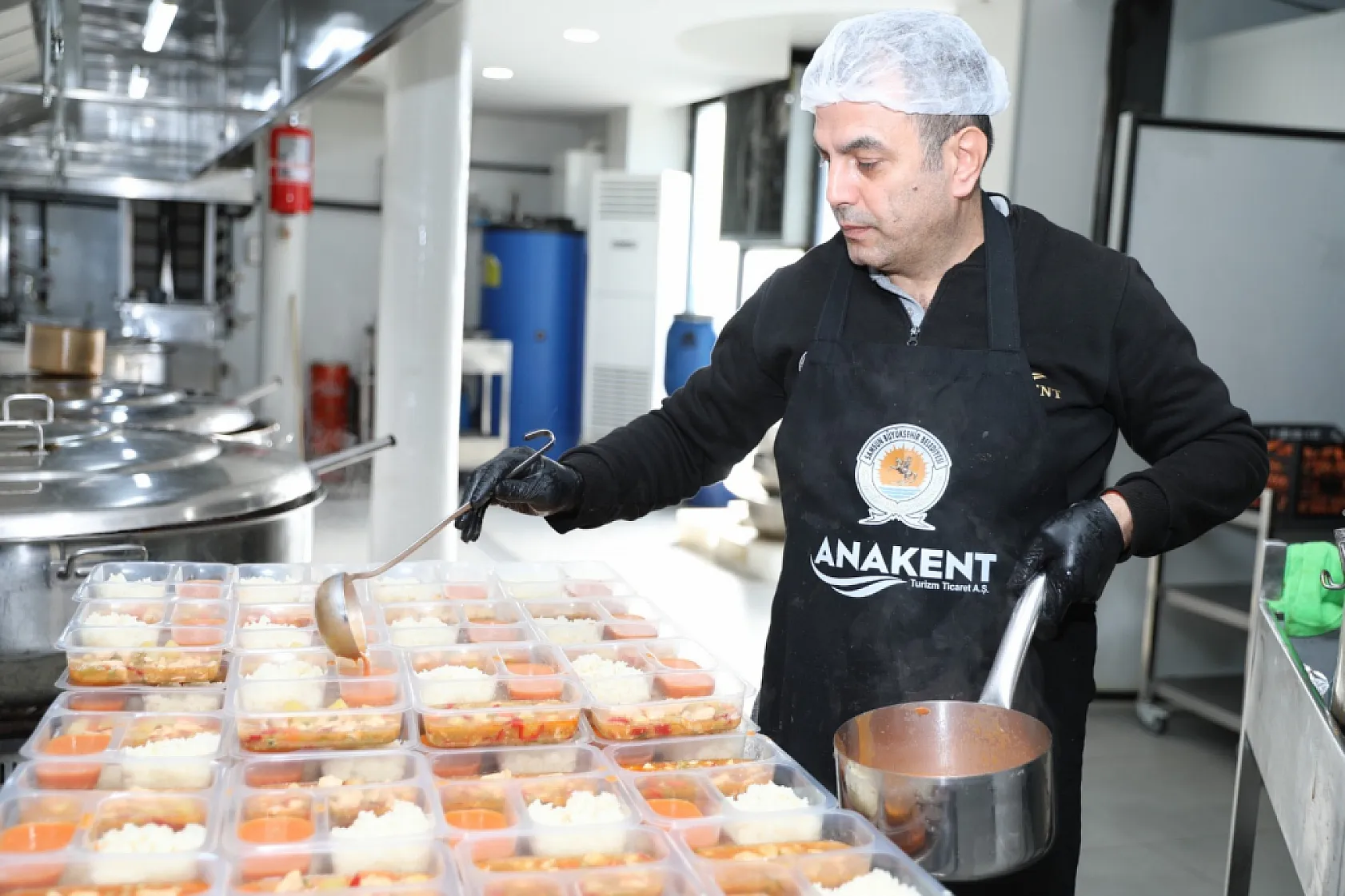 Samsun Büyükşehir Belediyesi binlerce kişiyi iftar sofralarında buluşturuyor