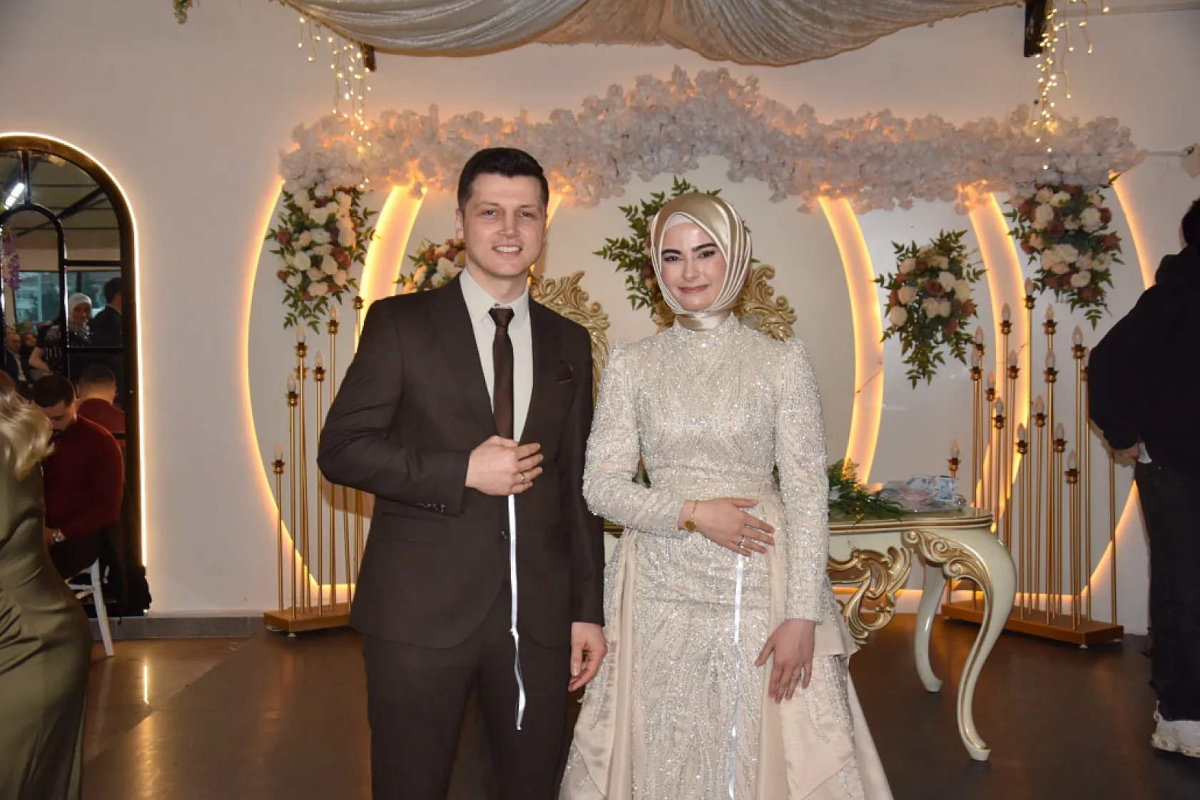 Yüzükler takıldı, nişan yapıldı | Beyza Nur ve Mustafa evliliğe ilk adımı attı
