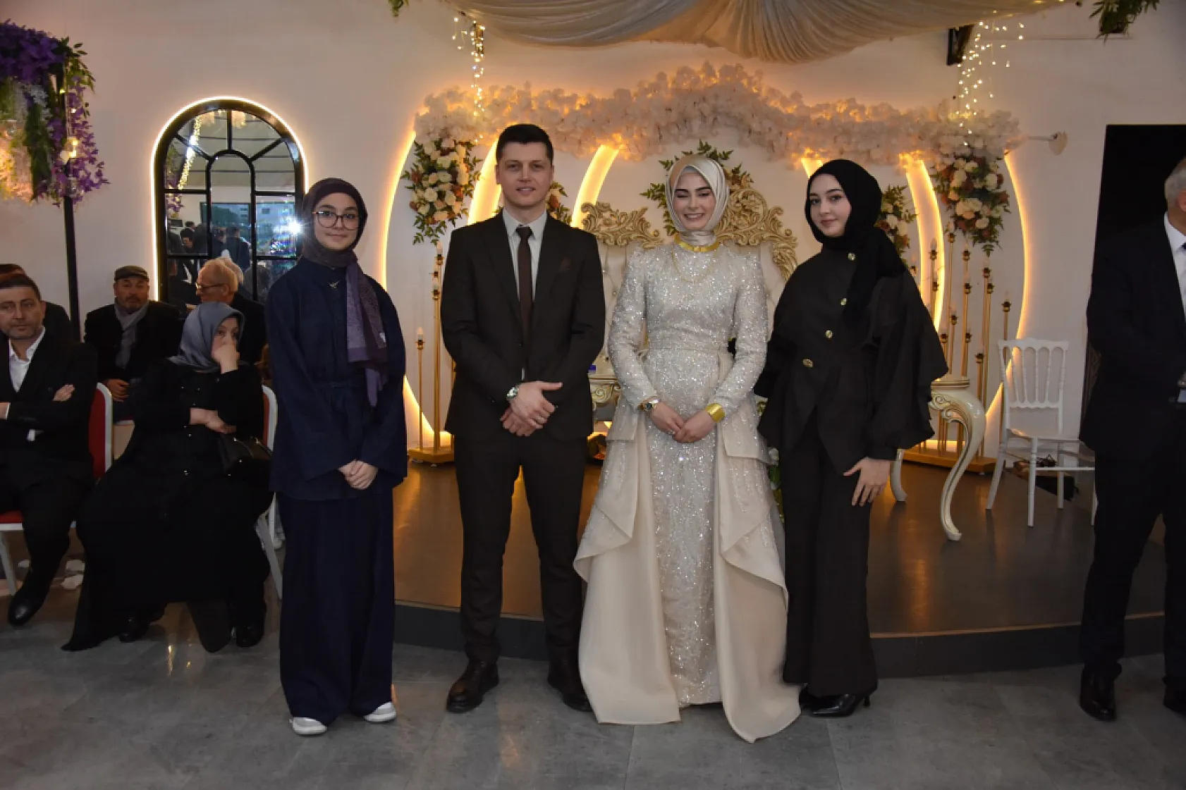 Yüzükler takıldı, nişan yapıldı | Beyza Nur ve Mustafa evliliğe ilk adımı attı