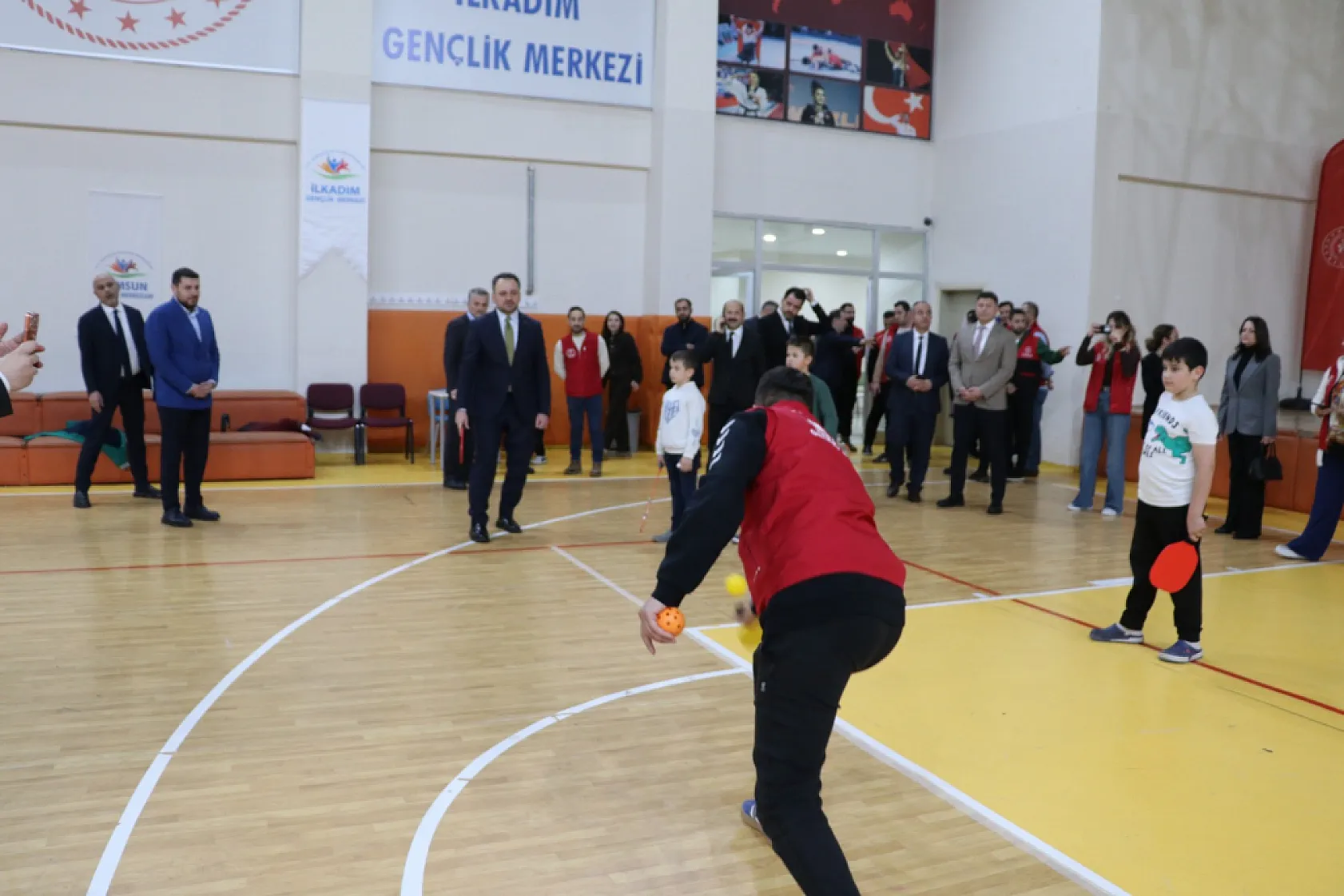 Pickleball Samsun'da Bakan yardımcısına tanıtıldı