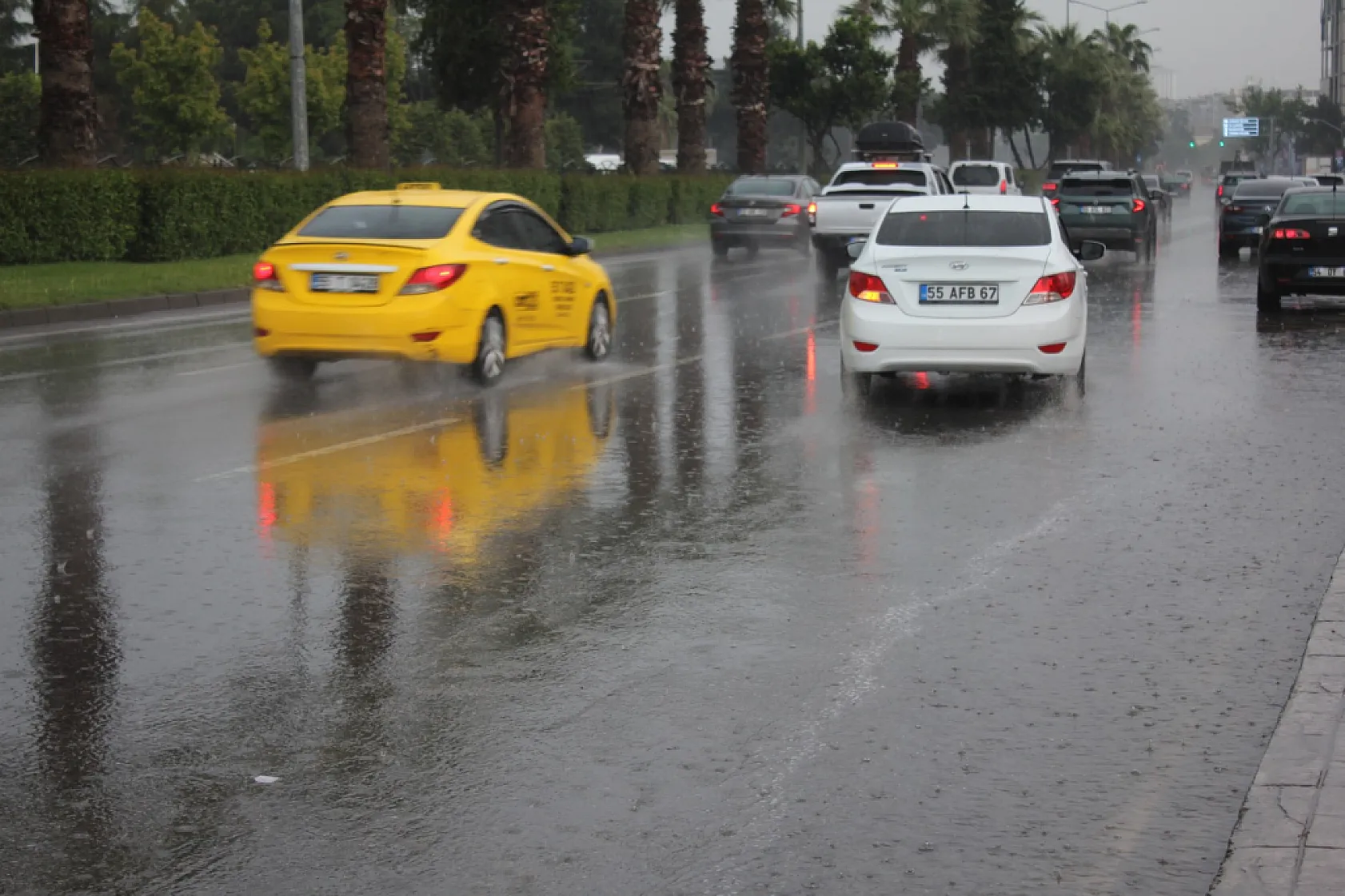 Meteoroloji uyarmıştı: Samsun'da beklenen kuvvetli sağanak bastırdı