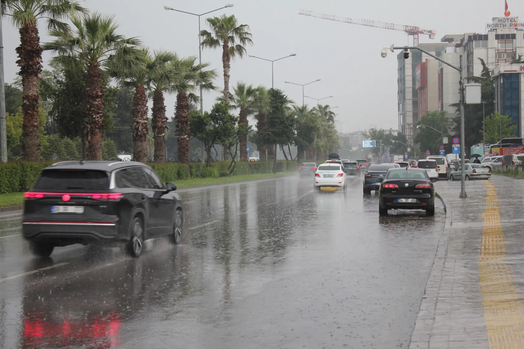 Meteoroloji uyarmıştı: Samsun'da beklenen kuvvetli sağanak bastırdı
