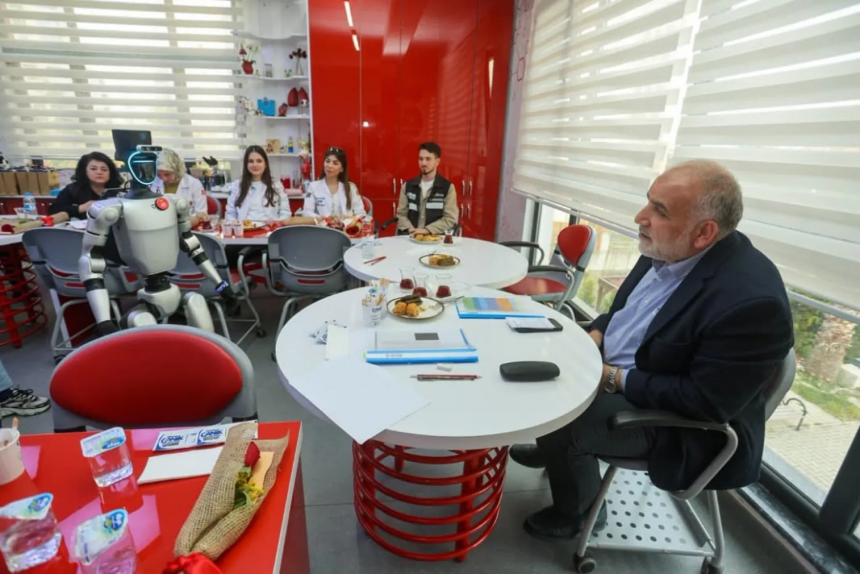 CANİKMAN öğrencilerle buluşmak için yola çıkıyor
