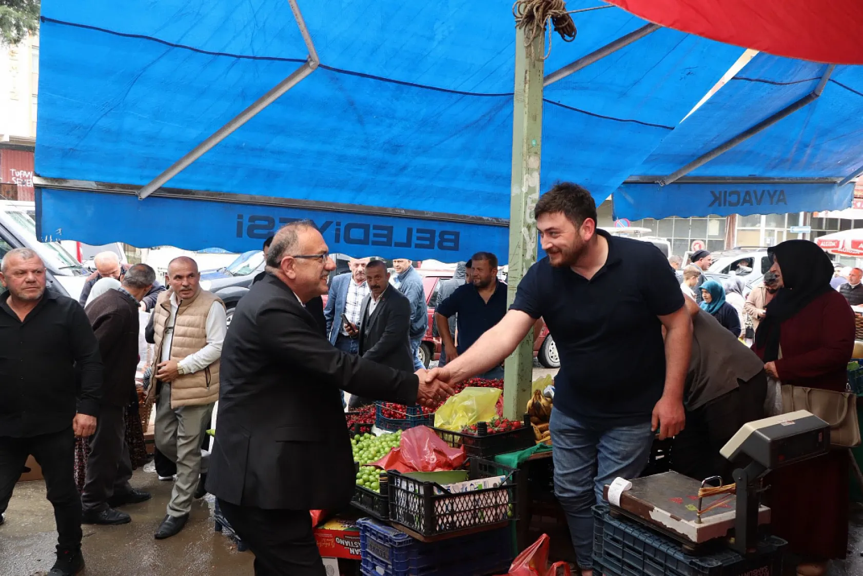 Başkan Şencan'dan Kurban Bayramı öncesi pazar ziyareti
