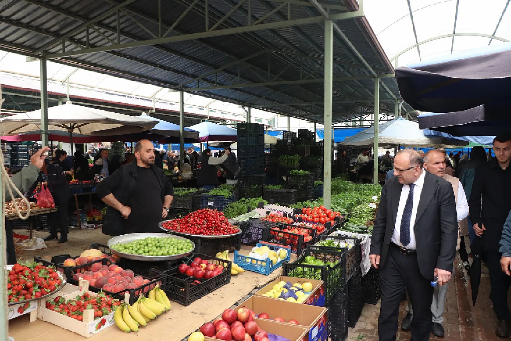 Başkan Şencan'dan Kurban Bayramı öncesi pazar ziyareti