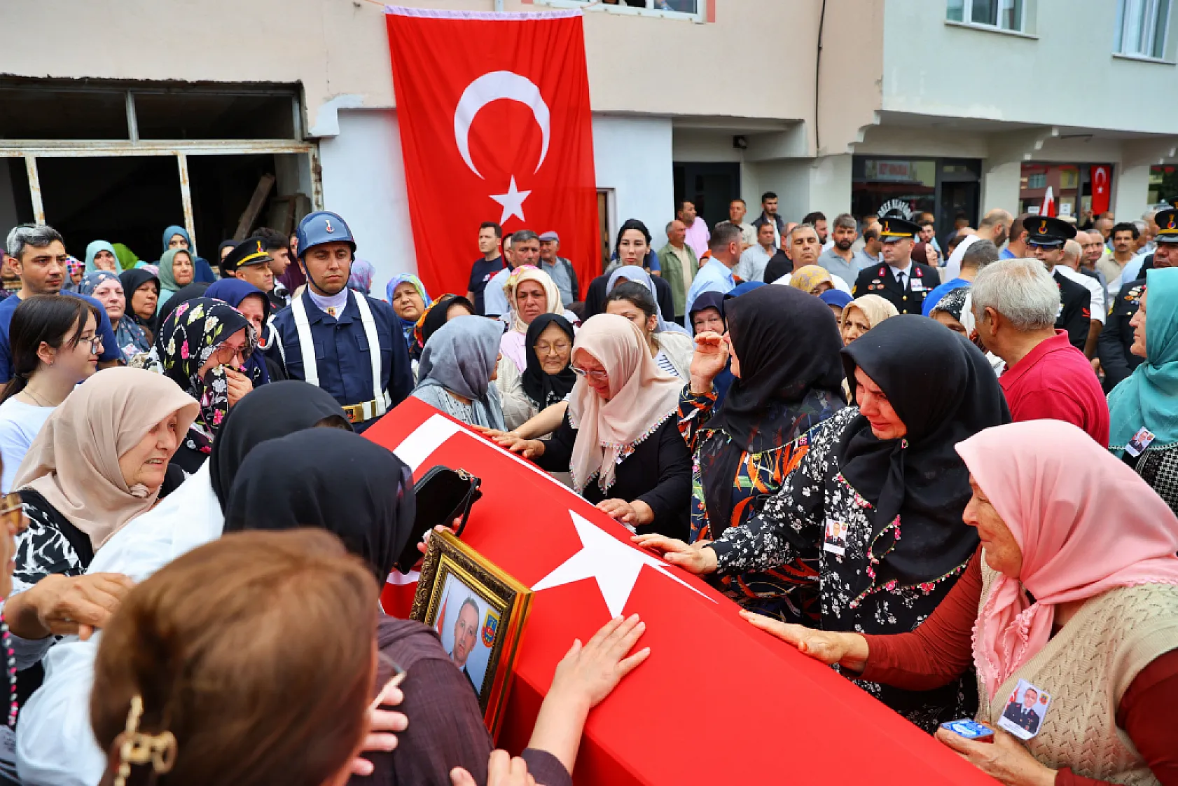 Şehit Jandarma Uzman Çavuş Mehmet Demirbaş Samsun'da son yolculuğuna uğurlandı