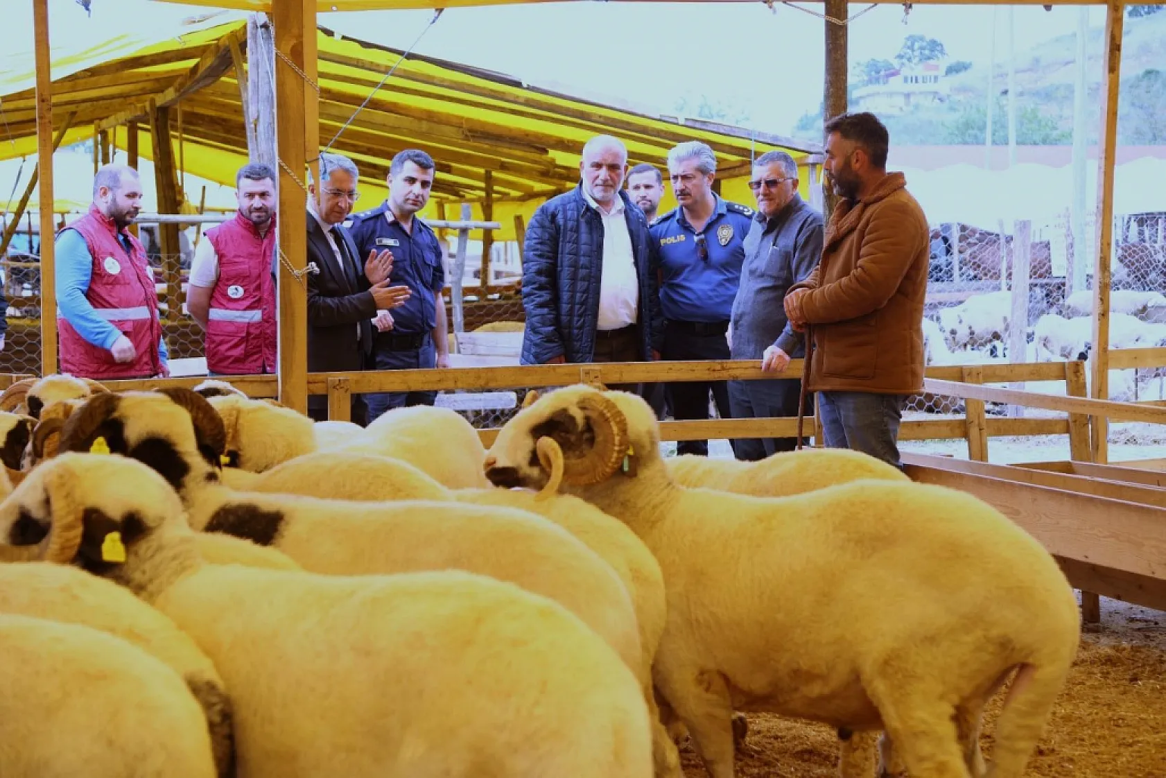 Canik Kurban Pazarı'na Akın: Vatandaş da Üretici de Memnun