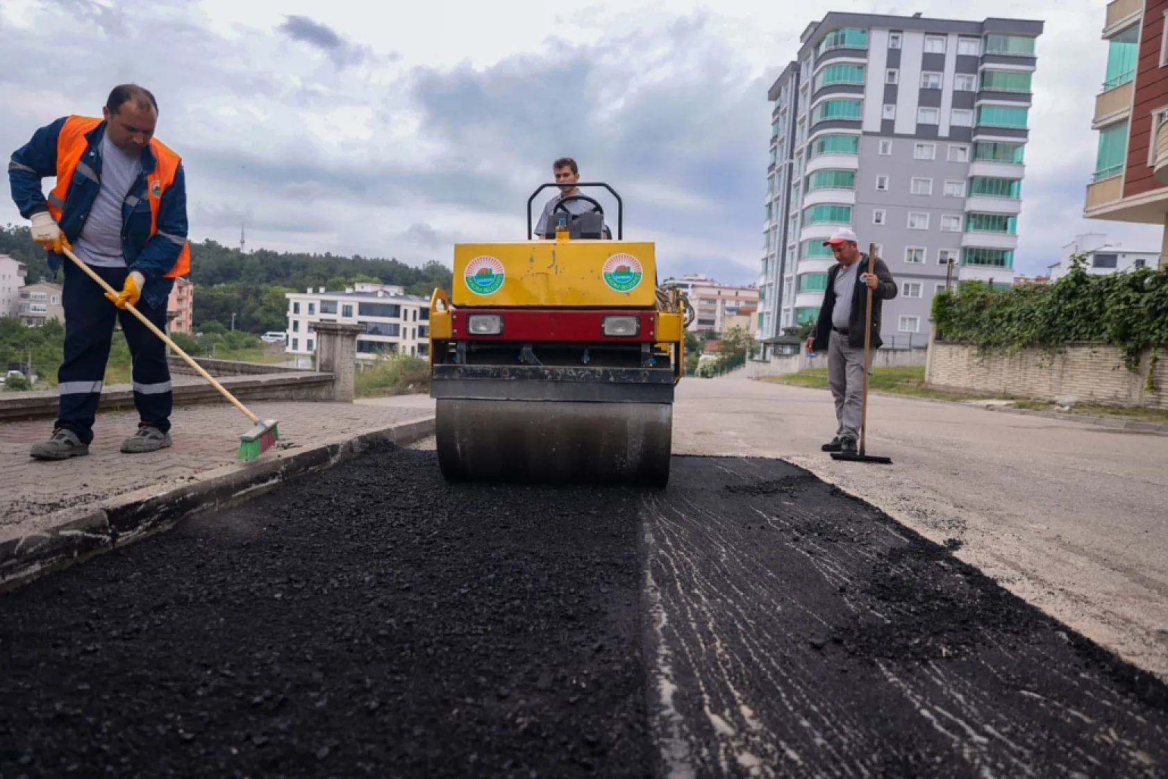 İlkadım'da yol çalışmaları aralıksız sürüyor