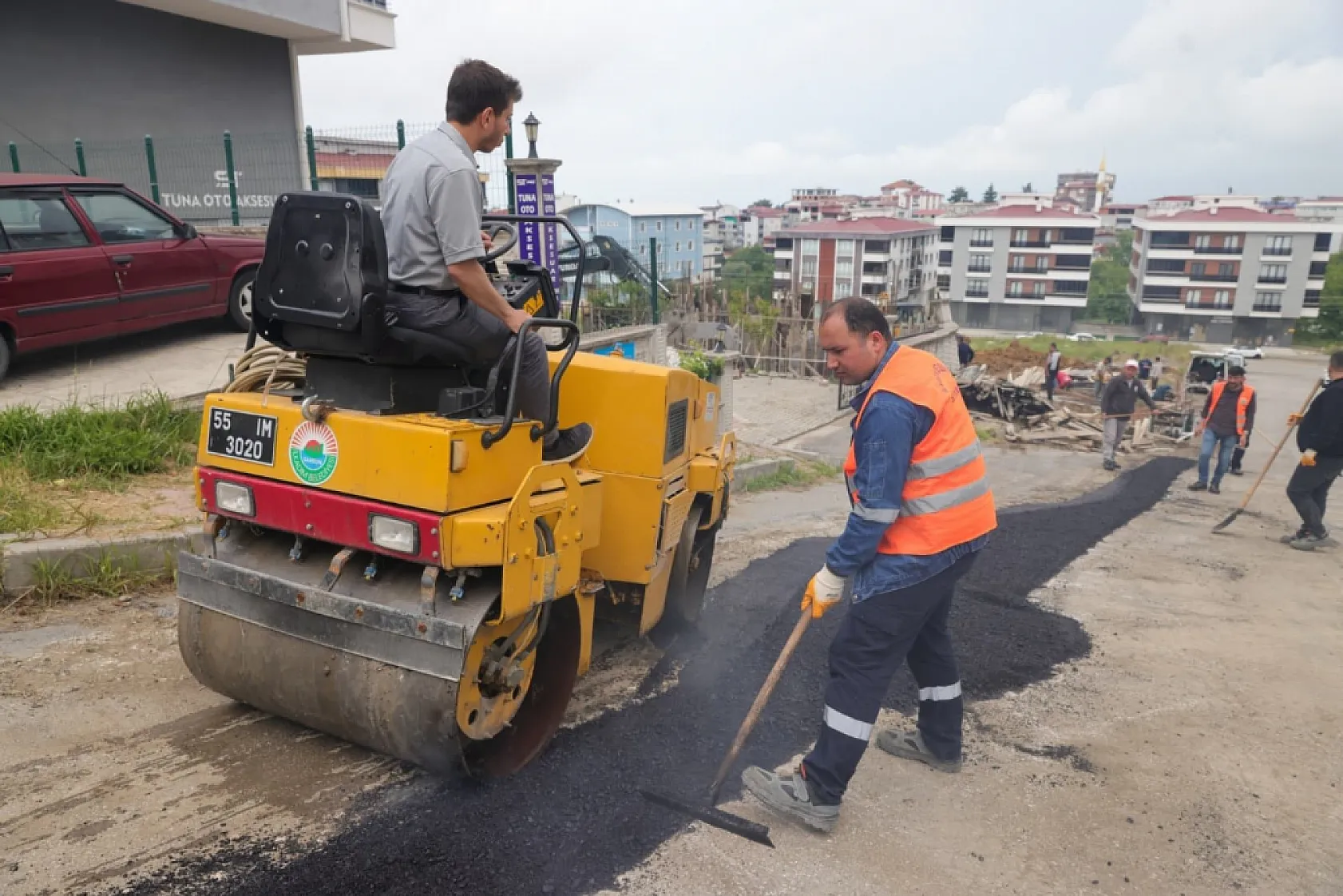 İlkadım'da yol çalışmaları aralıksız sürüyor