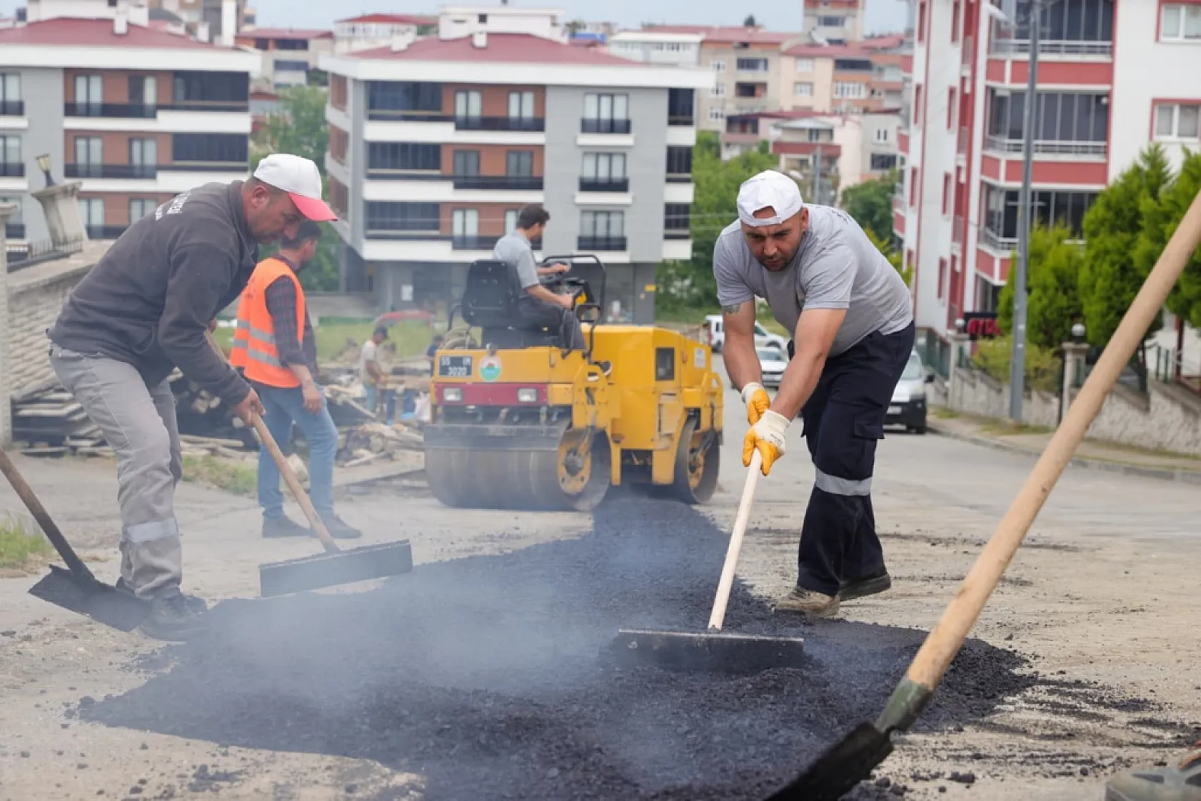 İlkadım'da yol çalışmaları aralıksız sürüyor