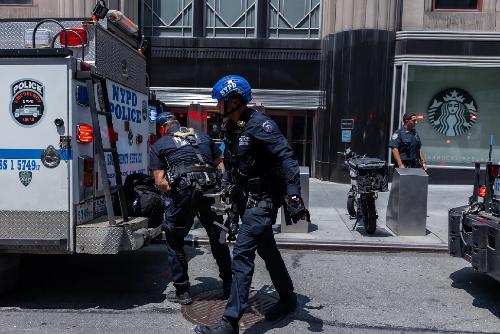 Empire State'in tepesinde tehlikeli evlilik teklifi: Rus çift gözaltına alındı