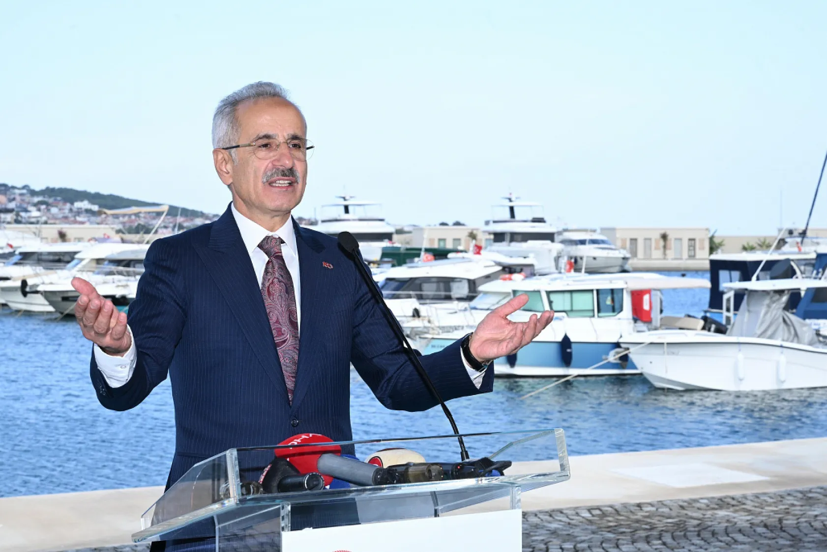 Türkiye'nin yerli tarama gemisi UAB MAVİ VATAN suyla buluştu