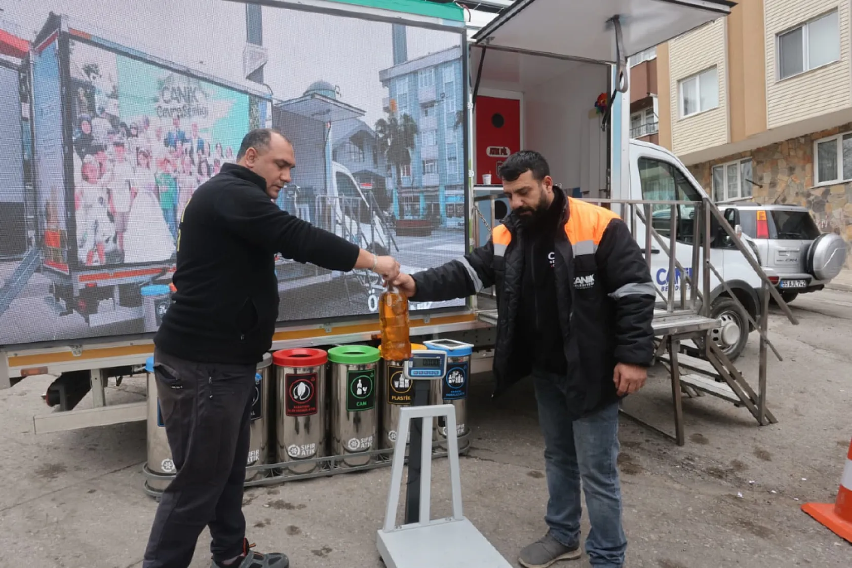 Canik Belediyesi'nden Aile Ekonomisine Dev Katkı: Atıklar Kazanca Dönüşüyor