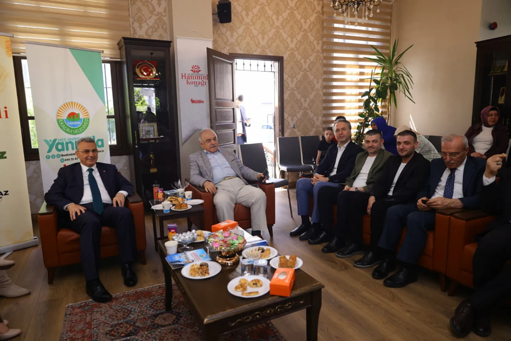 İlkadım'da bayram coşkusu yeni tesiste! Başkan Kurnaz Hanımeli Konağı'nda vatandaşla buluştu...