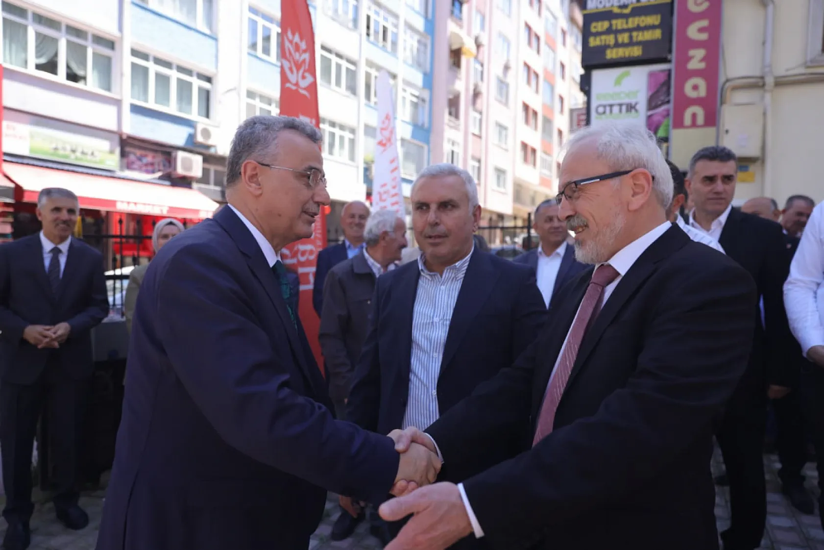 İlkadım'da bayram coşkusu yeni tesiste! Başkan Kurnaz Hanımeli Konağı'nda vatandaşla buluştu...