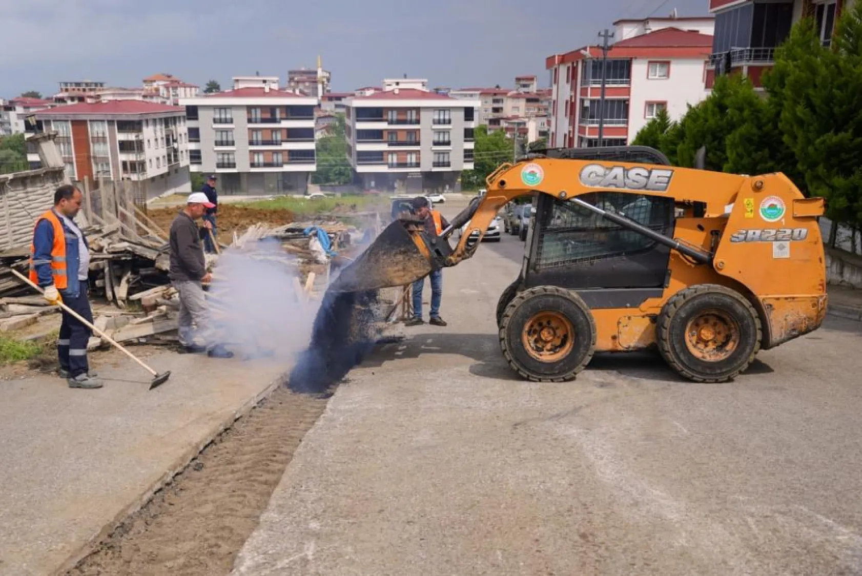 İlkadım'da yol çalışmaları aralıksız sürüyor
