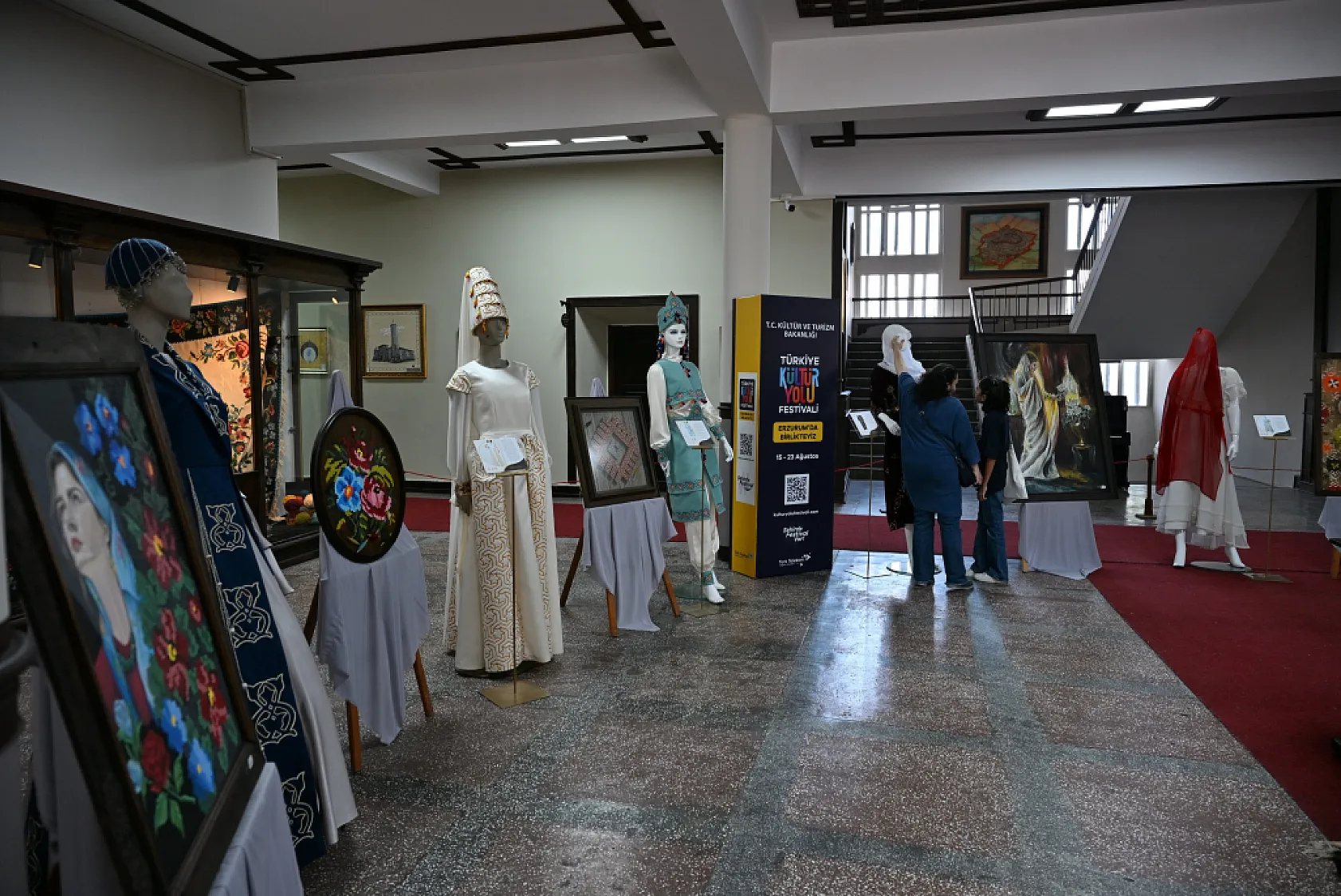 Erzurum'da kültür sanat şöleni sürüyor