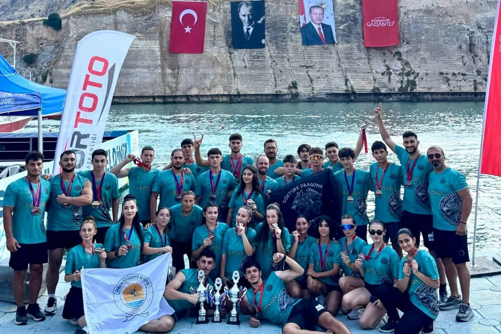 Dragon Bot Yarışı'nda Samsun Büyükşehirli Sporcular Şehre 3 Kupa İle Döndü