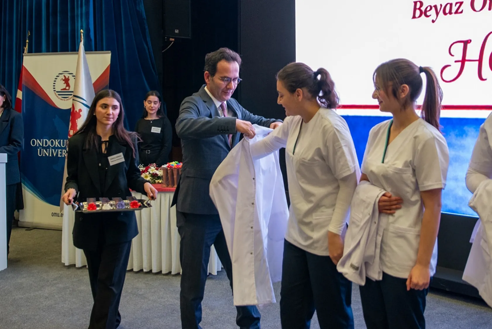 Beyaz önlük heyecanı: OMÜ'de 97 öğrenci mesleğe ilk adımını attı