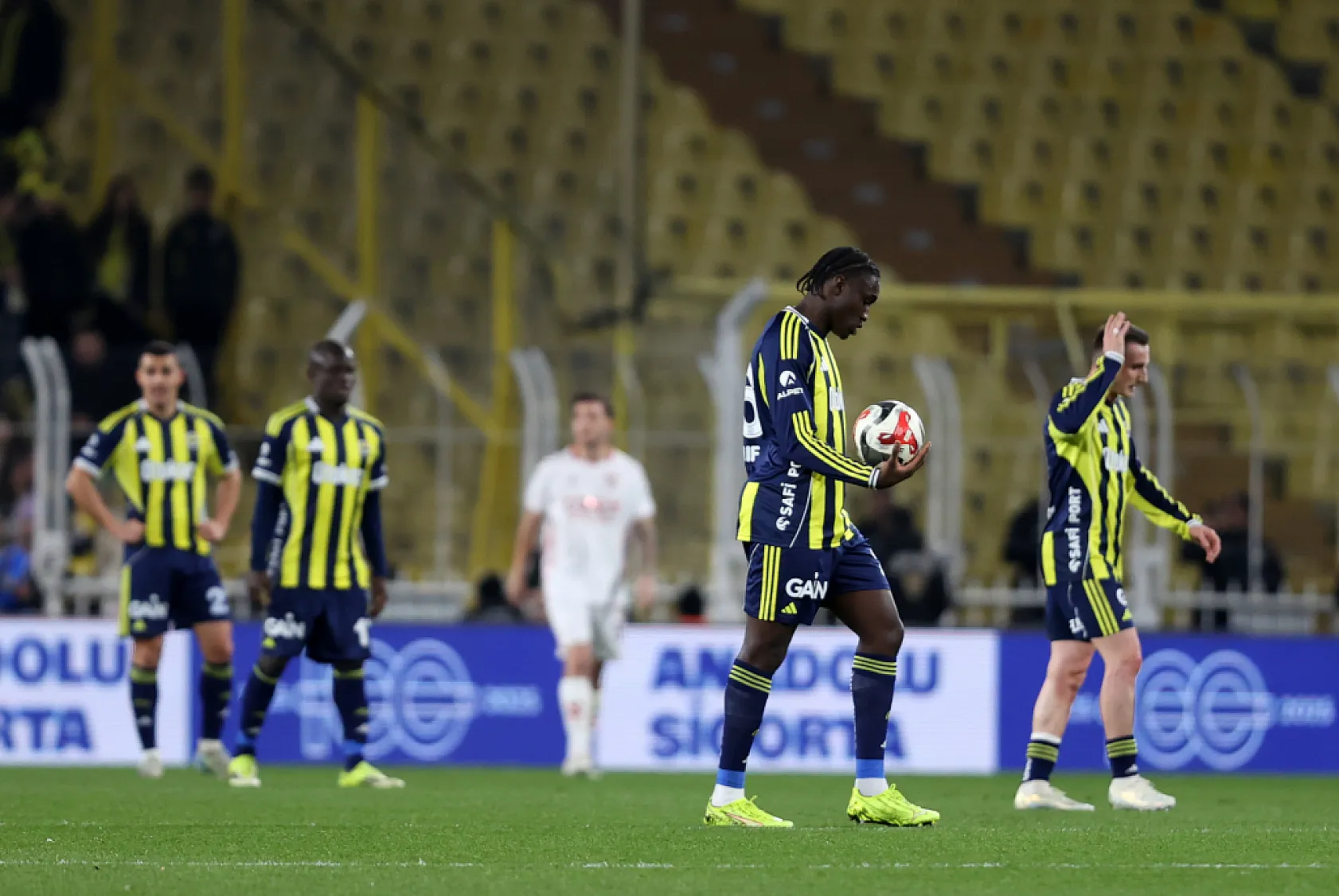 Kadıköy'de ilk yarının yıldızı Mouandilmadji oldu