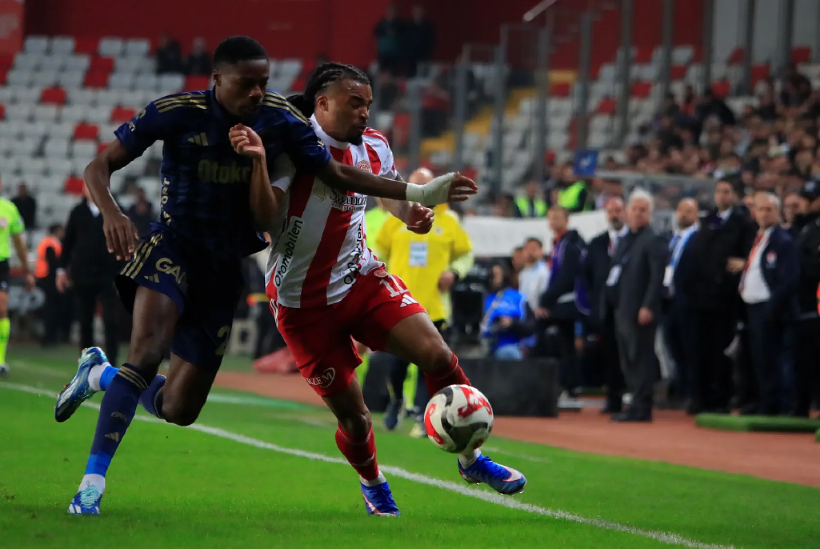 Fenerbahçe zirve yarışından kopuyor! Antalyaspor : 2 - Fenerbahçe : 2