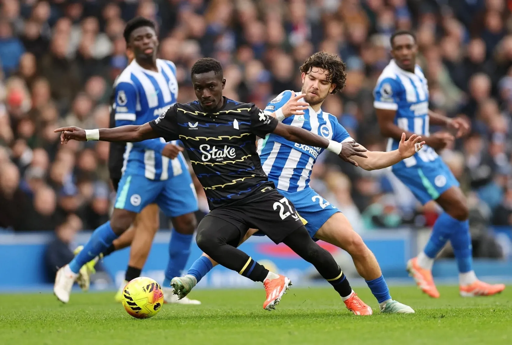 Ferdi Kadıoğlu İngiltere'yi Salladı! Brighton'da Yılın Oyuncusu Seçildi
