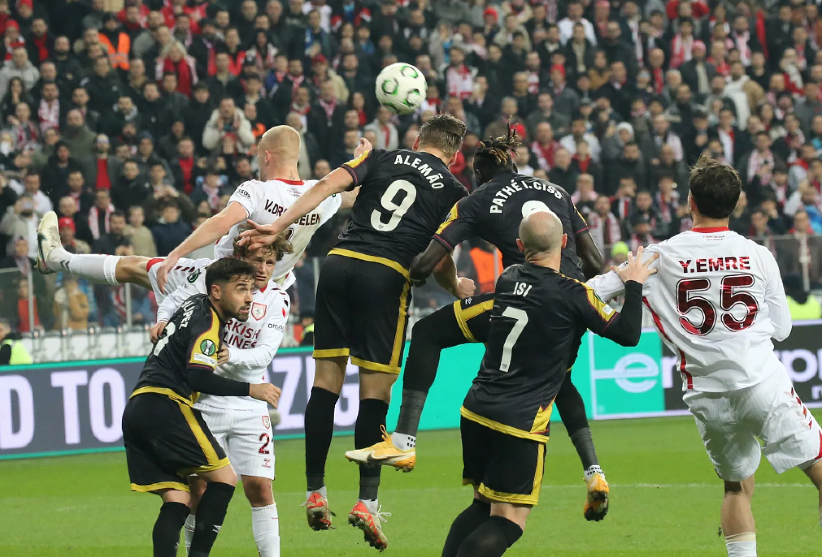 Karadeniz inadı turu getirir mi? Samsunspor Madrid'te çeyrek final peşinde!