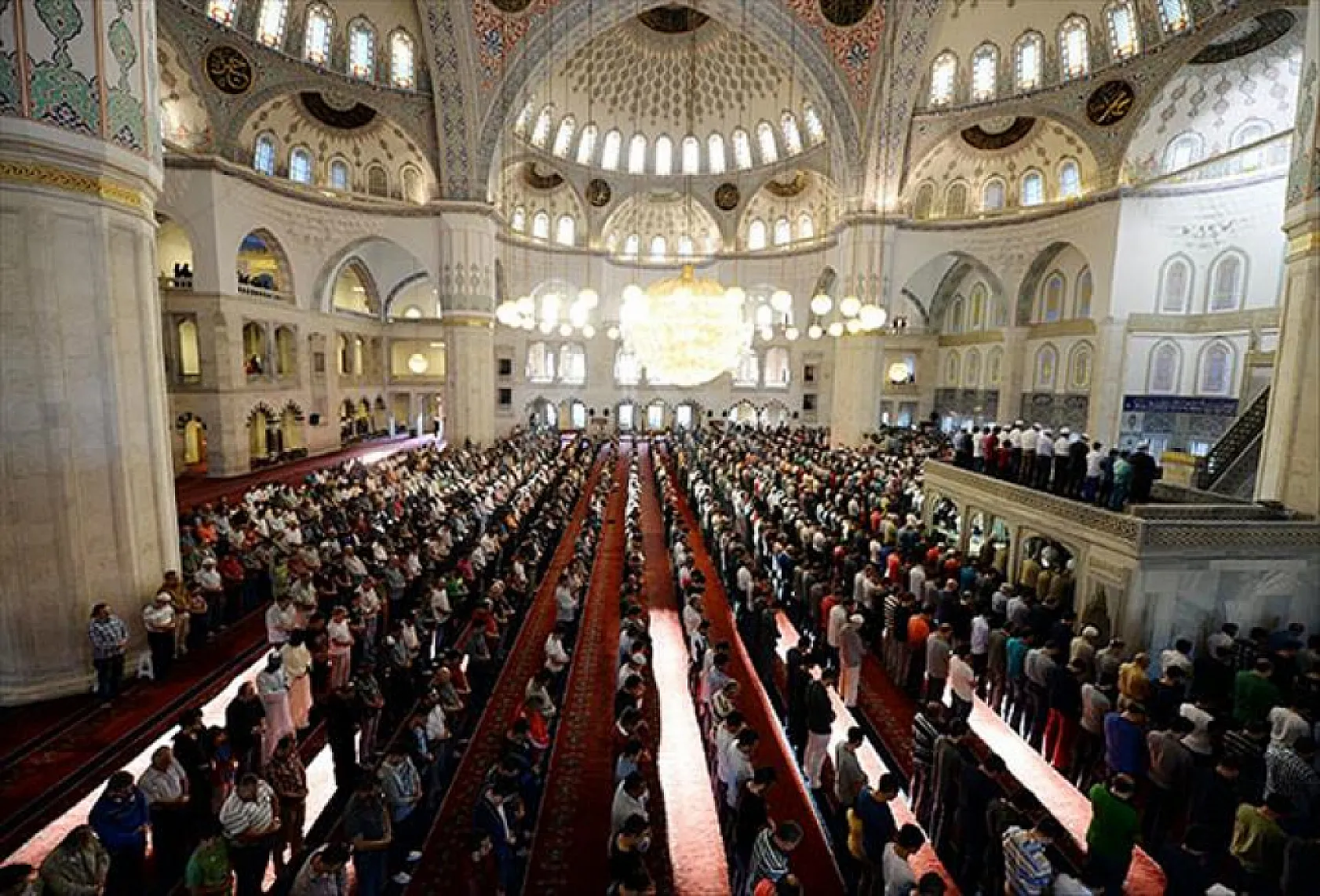 Türkiye bayrama kilitlendi! İl il namaz vakitleri açıklandı