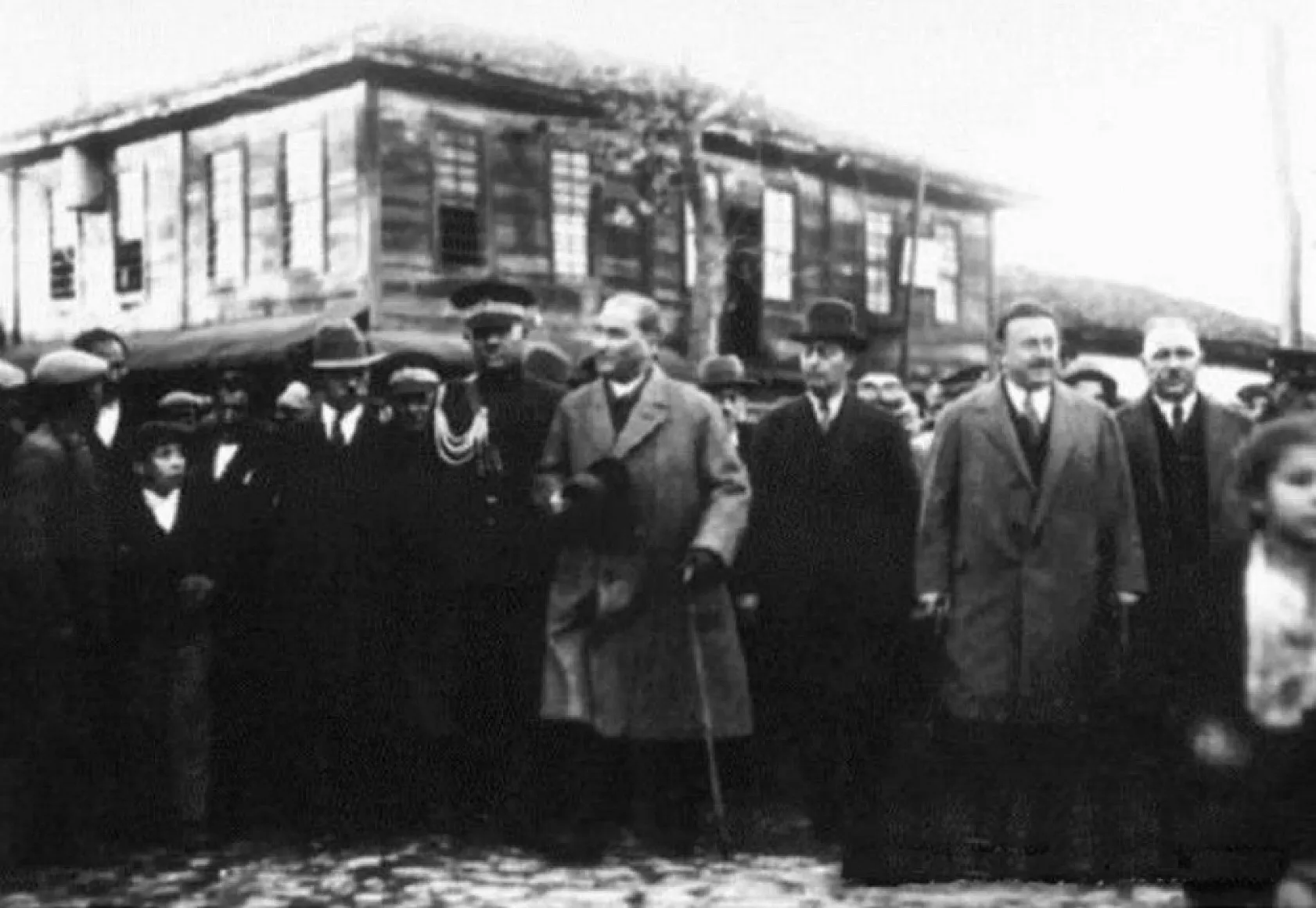 Zor zamanların lideri: Hüsnü Bey (Erkmen)
