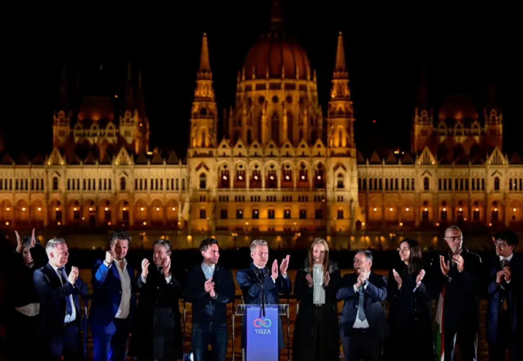 Macaristan'da sandıktan 'Değişim' çıktı: Orban devri kapandı