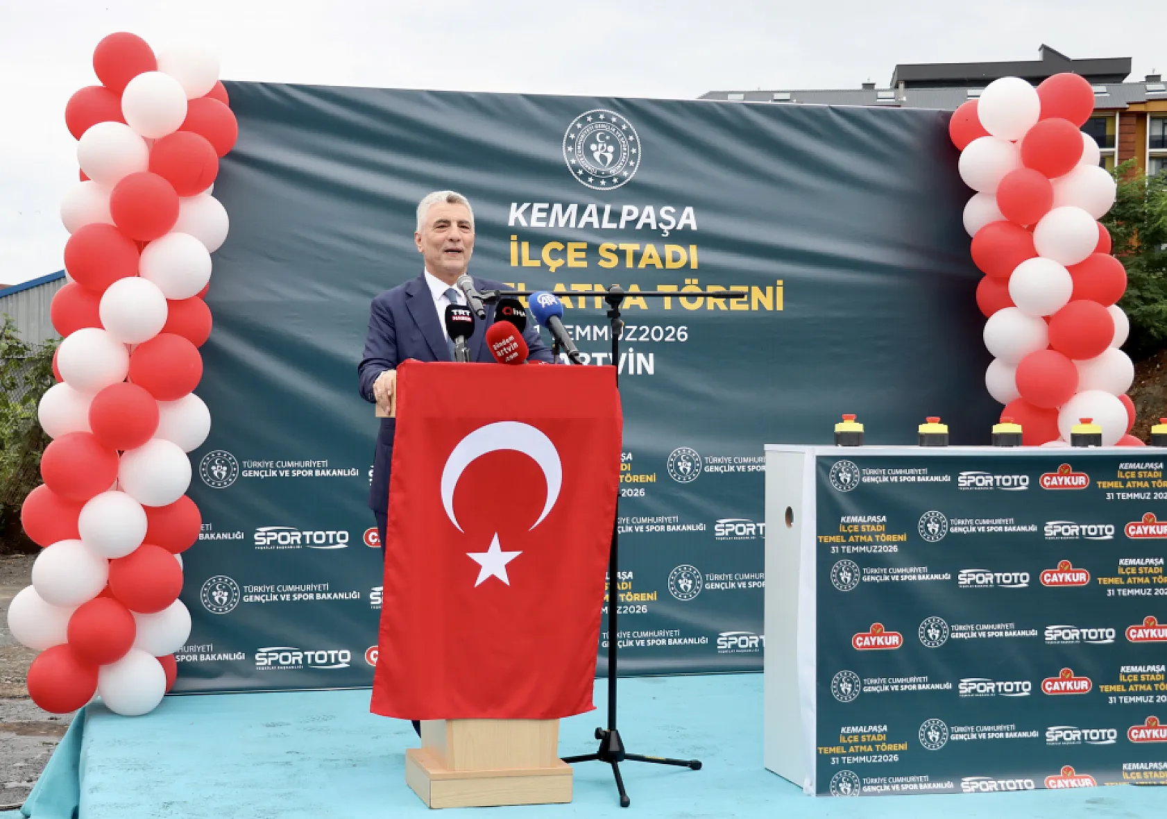 Ticaret Bakanı Bolat'tan Sarp Gümrük Kapısı'nda İnceleme