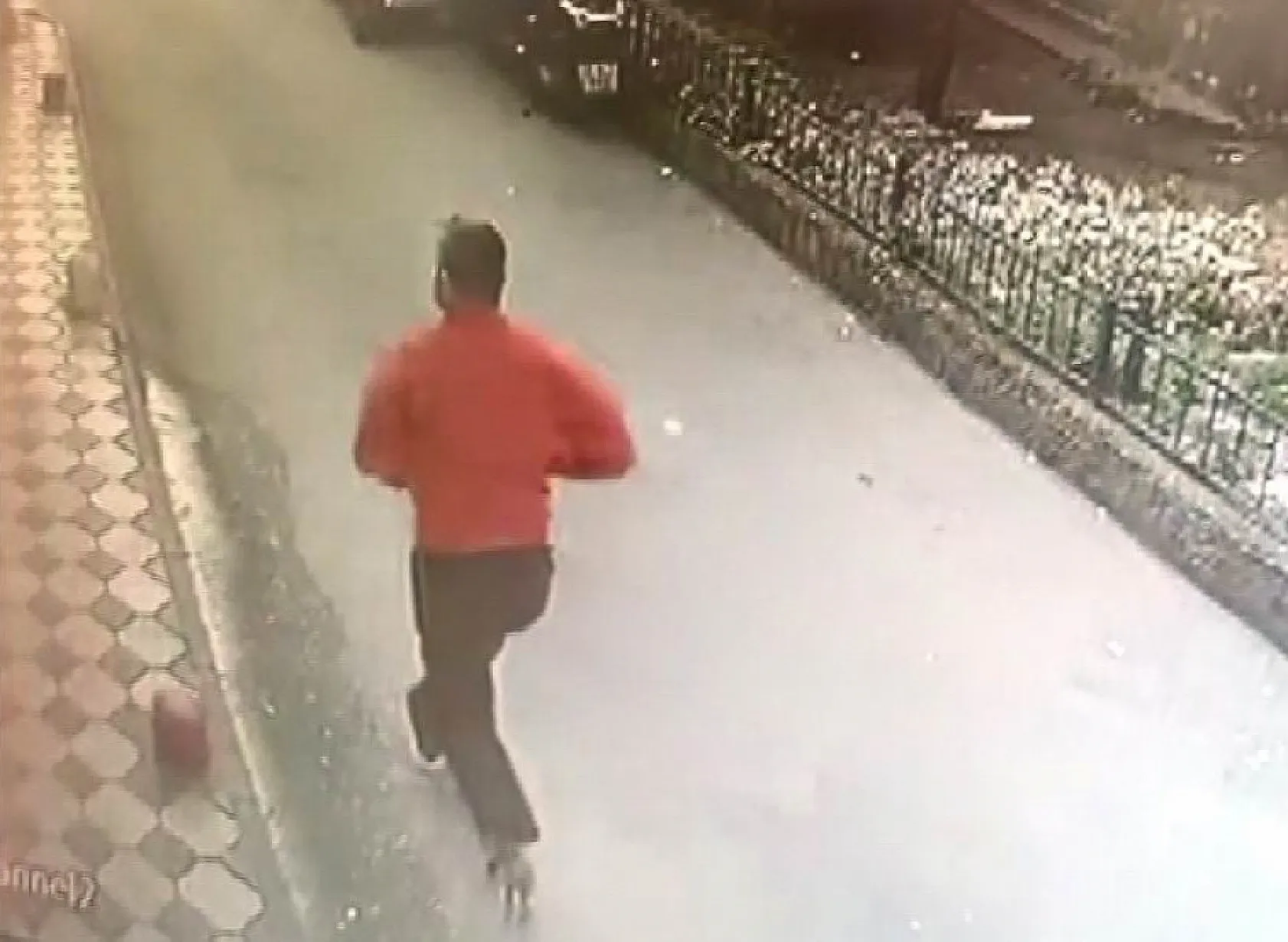 Okul önünde silahlı hesaplaşma: 2 kişi yaralandı