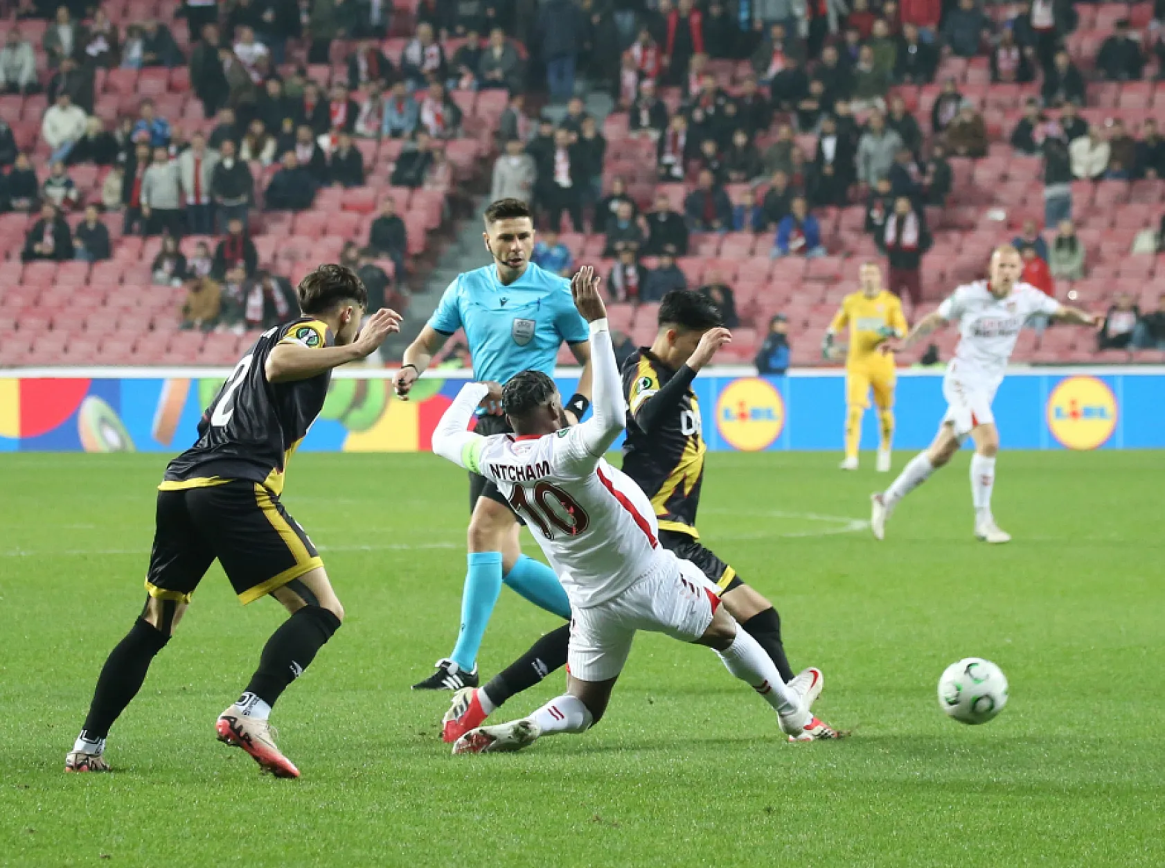 Karadeniz inadı turu getirir mi? Samsunspor Madrid'te çeyrek final peşinde!