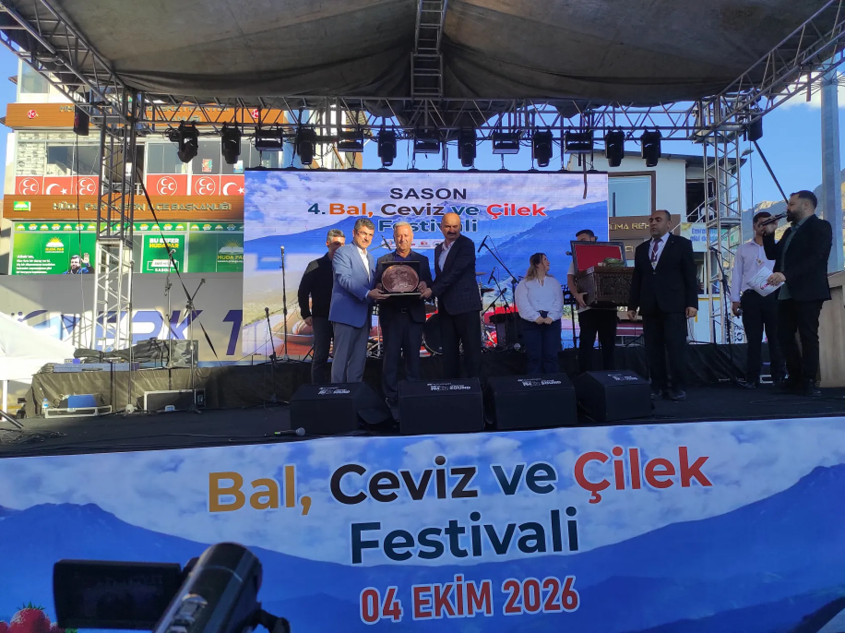 Sason balının kilogramı açık artırmada 400 bin liraya satıldı