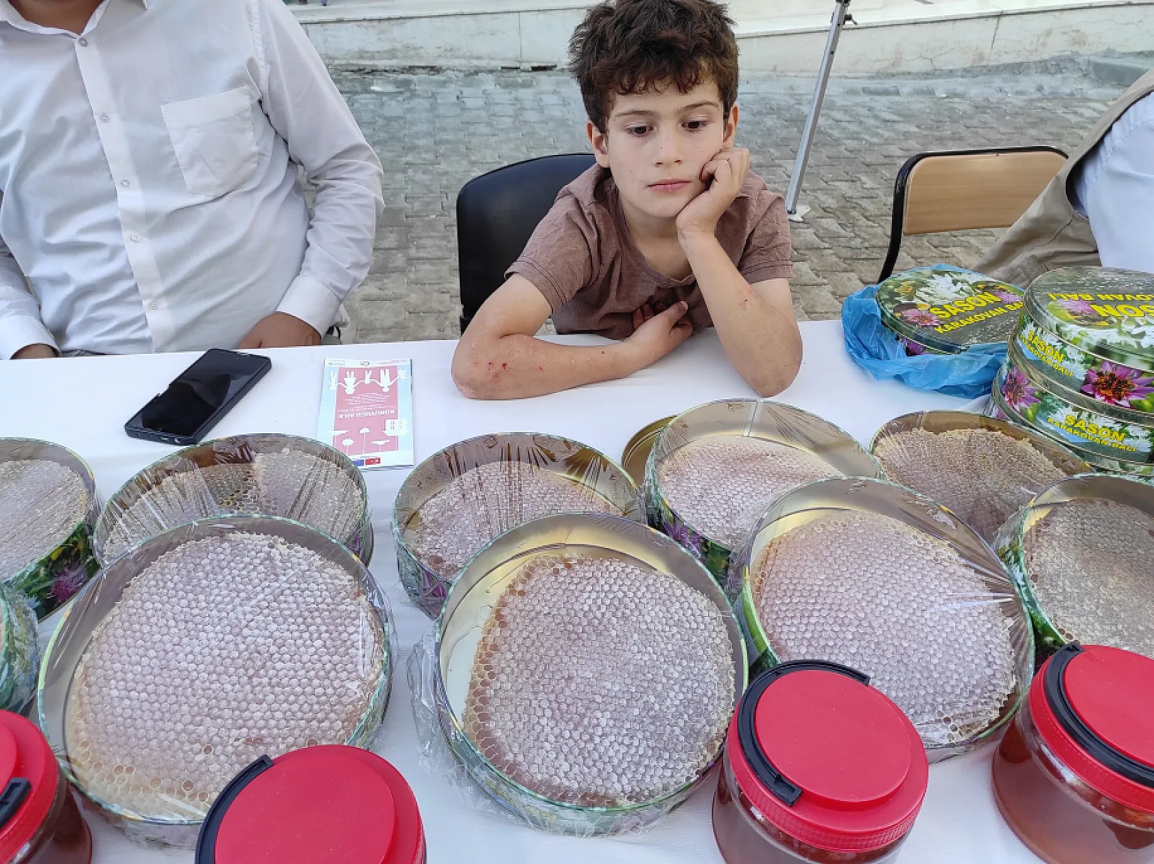 Sason balının kilogramı açık artırmada 400 bin liraya satıldı